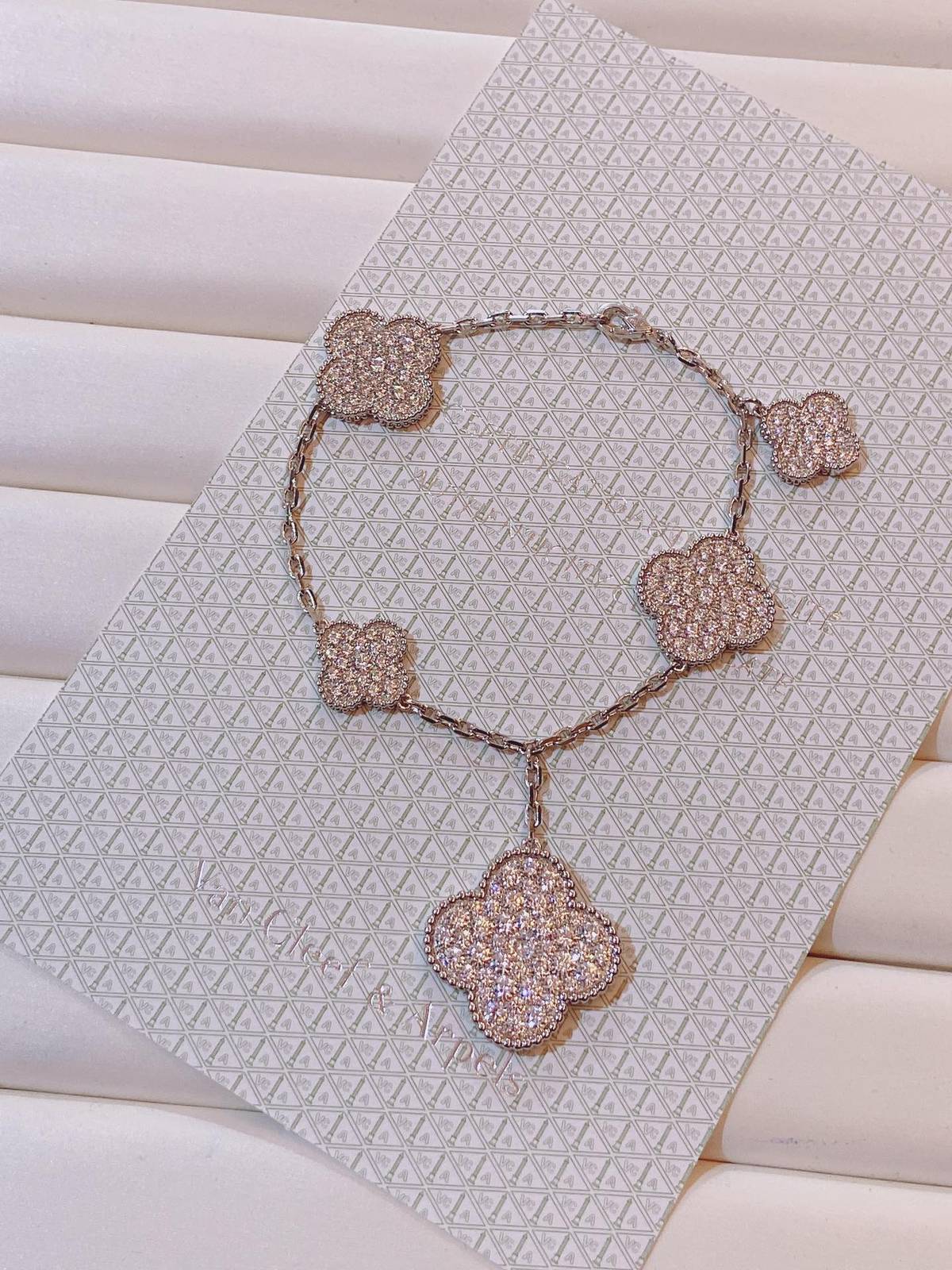 Van Cleef Arpels ヴァン クリーフアーペル レディース ブレスレット アルハンブラ モチーフネックレス オンスクリーン エレガント ローズゴール - 画像 6