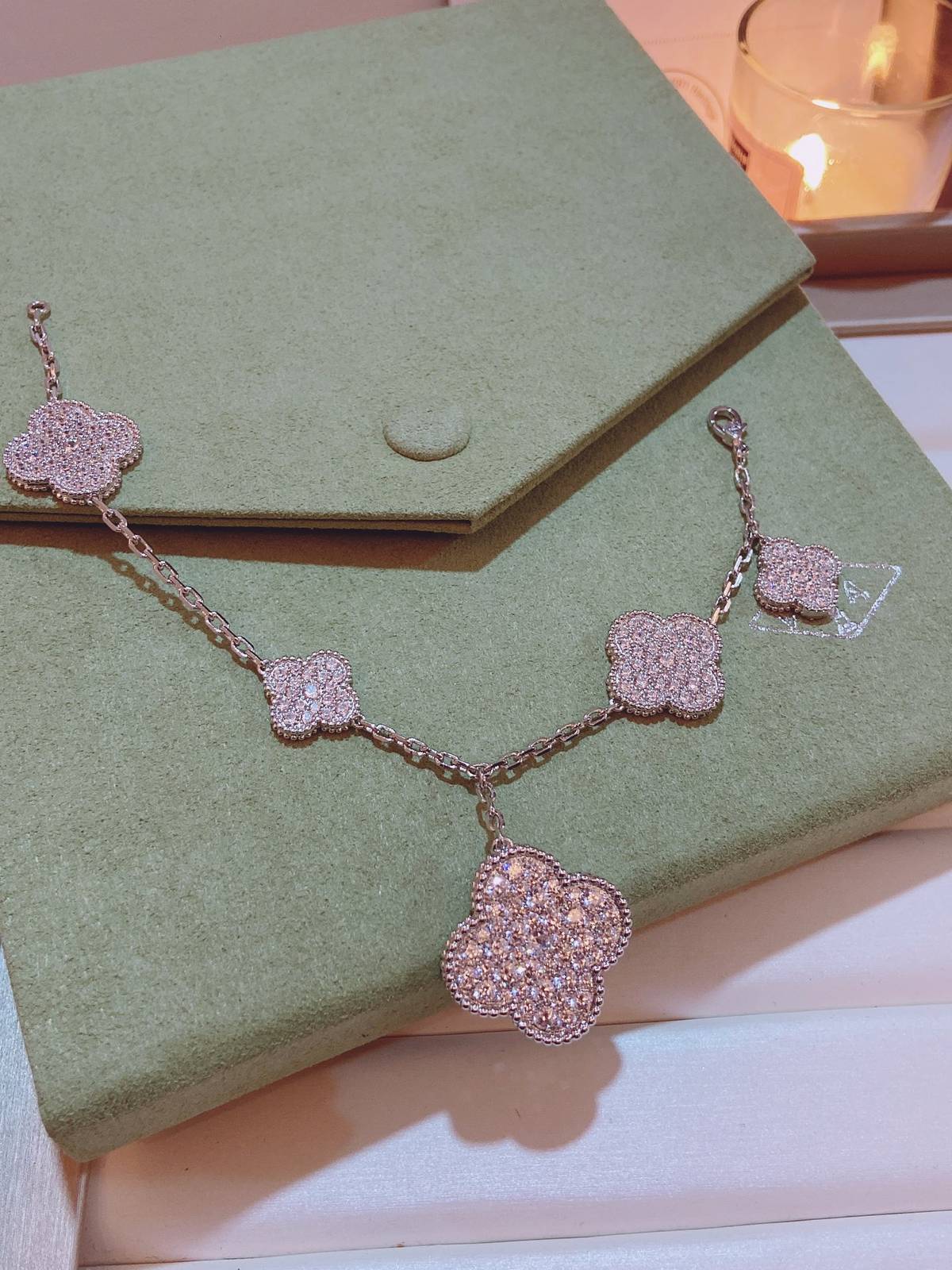 Van Cleef Arpels ヴァン クリーフアーペル レディース ブレスレット アルハンブラ モチーフネックレス オンスクリーン エレガント ローズゴール - 画像 7