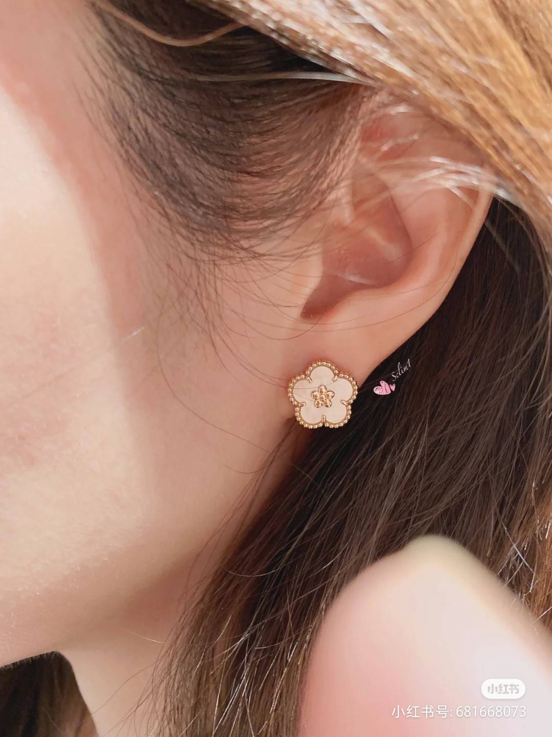 Van Cleef Arpels ヴァン クリーフアーペル レディース ピアス フリヴォル マザーオブパール イエローゴールド ブランドピアス 上品なアクセサリ