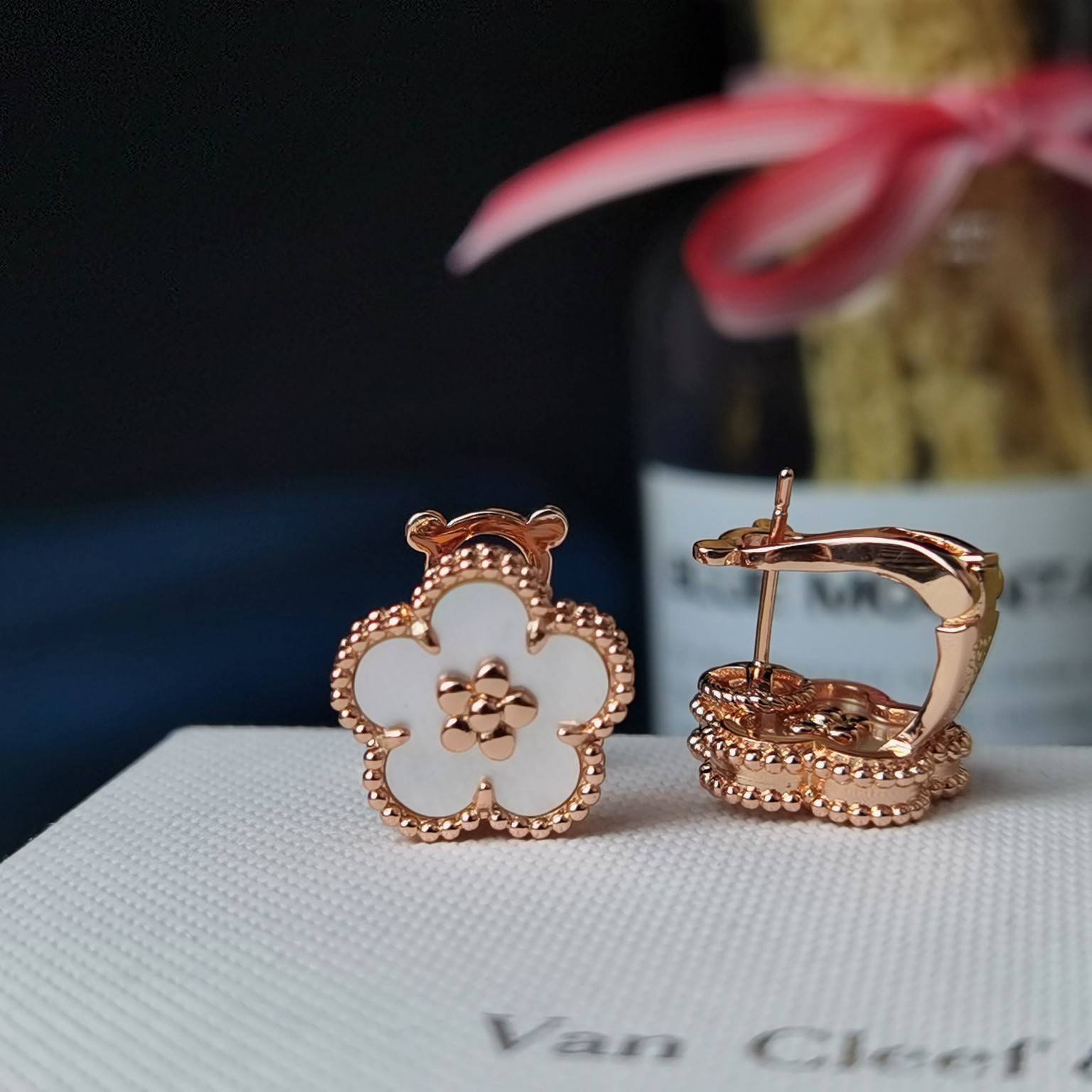 Van Cleef Arpels ヴァン クリーフアーペル レディース ピアス フリヴォル マザーオブパール イエローゴールド ブランドピアス 上品なアクセサリ - 画像 3