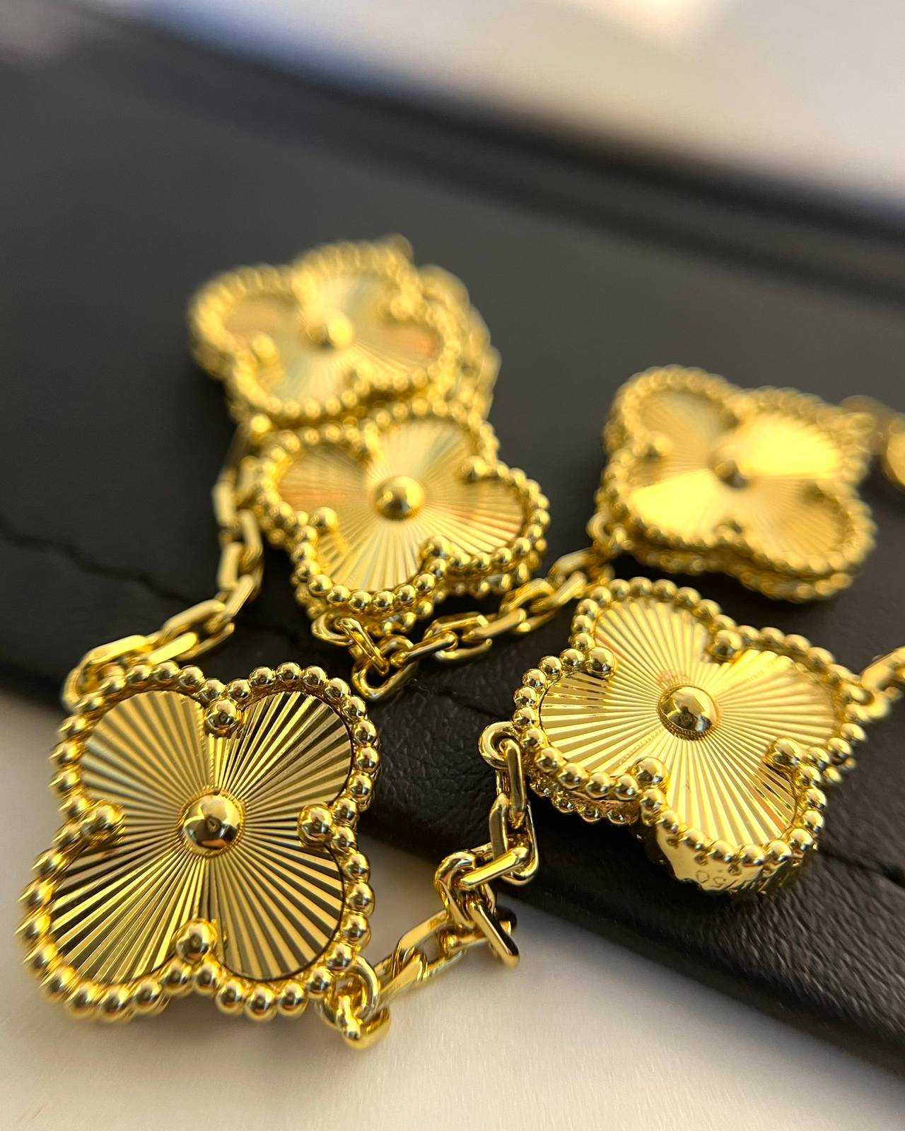 Van Cleef Arpels ヴァン クリーフアーペル レディース ブレスレット 4つ葉モチーフ ブランドジュエリー 上品なアクセサリー ゴールド - 画像 6