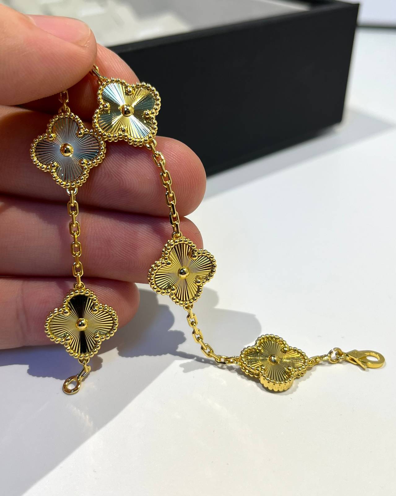 Van Cleef Arpels ヴァン クリーフアーペル レディース ブレスレット 4つ葉モチーフ ブランドジュエリー 上品なアクセサリー ゴールド - 画像 8