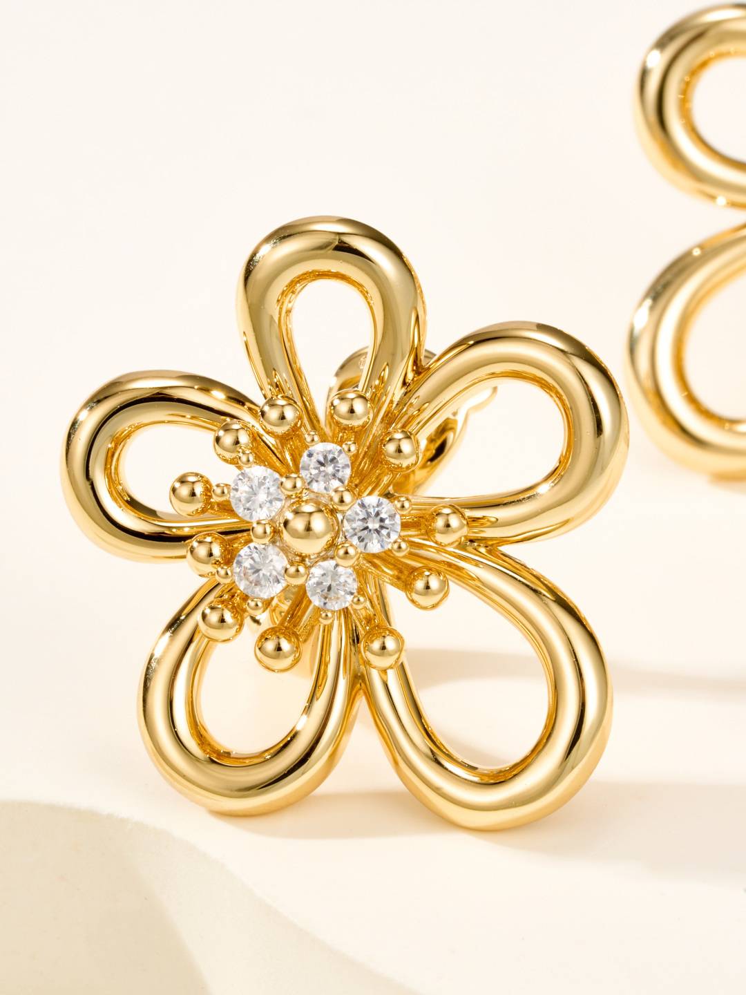 Van Cleef Arpels ヴァン クリーフアーペル レディース ピアス フリヴォル ダイヤモンド モチーフピアス 上品なアクセサリー ゴールド - 画像 4
