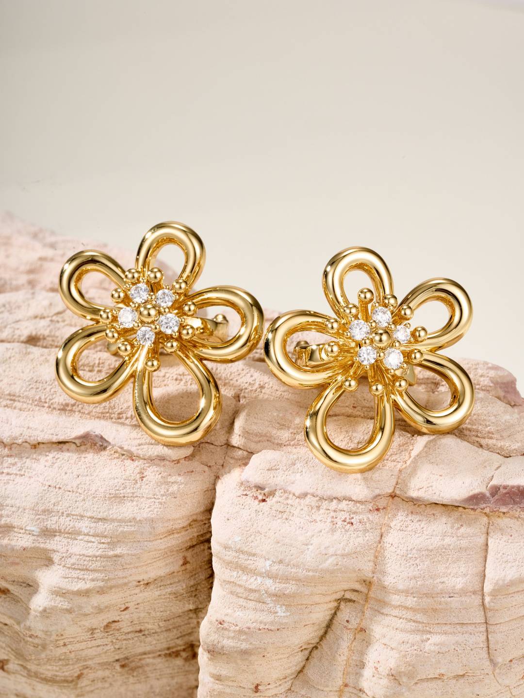 Van Cleef Arpels ヴァン クリーフアーペル レディース ピアス フリヴォル ダイヤモンド モチーフピアス 上品なアクセサリー ゴールド - 画像 9