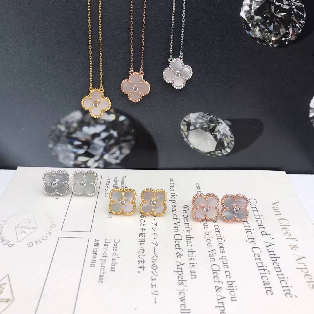 Van Cleef Arpels ヴァン クリーフアーペル レディース ネックレス クローバーモチーフ ブラック ブランドジュエリー
