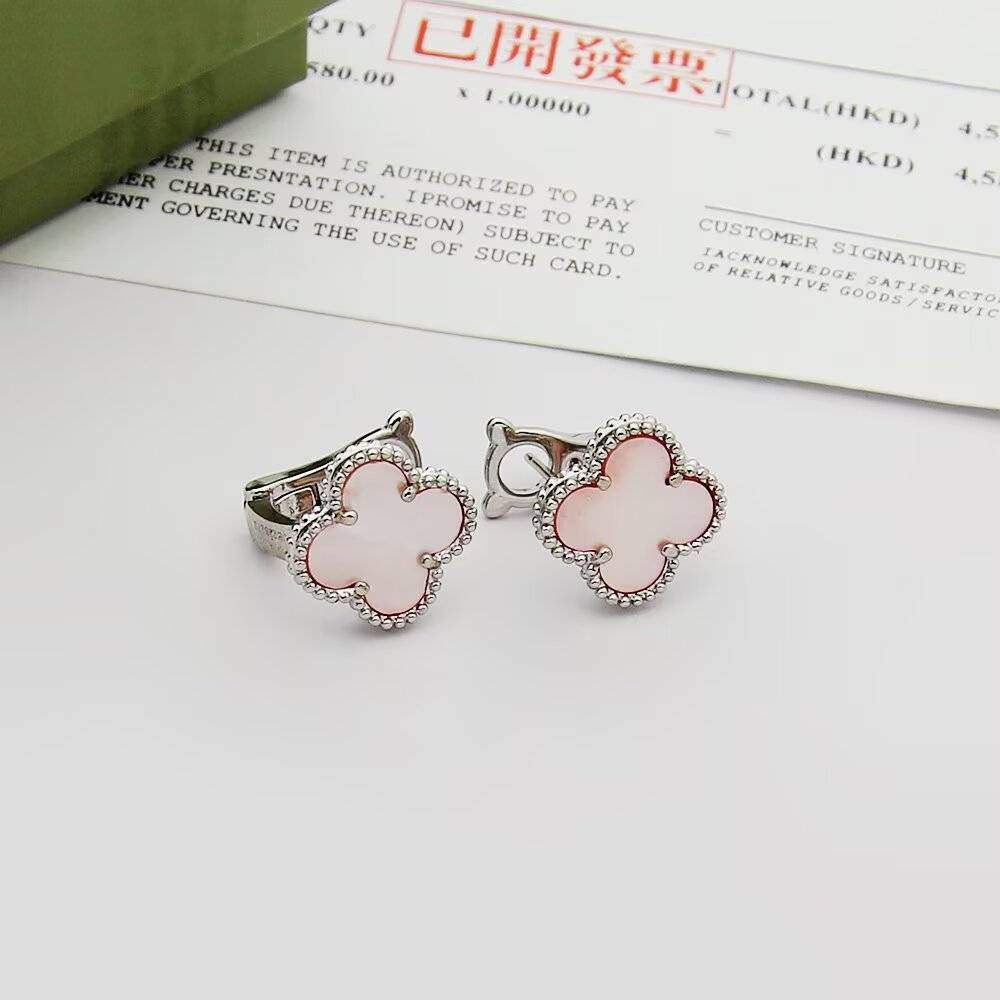 Van Cleef Arpels ヴァン クリーフアーペル レディース ピアス 四つ葉モチーフ ブランドピアス 上品なアクセサリー - 画像 2