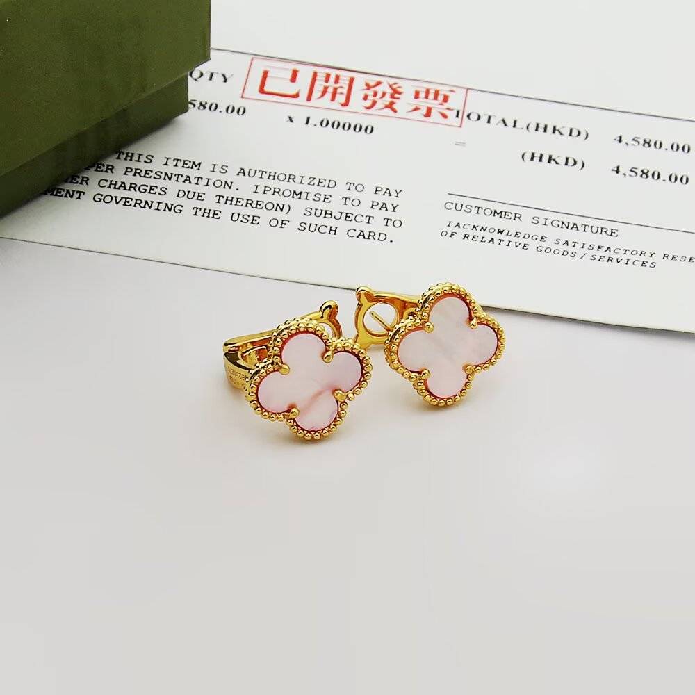Van Cleef Arpels ヴァン クリーフアーペル レディース ピアス 四つ葉モチーフ ブランドピアス 上品なアクセサリー - 画像 3