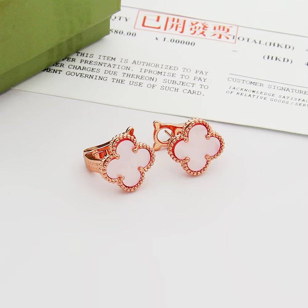 Van Cleef Arpels ヴァン クリーフアーペル レディース ピアス 四つ葉モチーフ ブランドピアス 上品なアクセサリー - 画像 4
