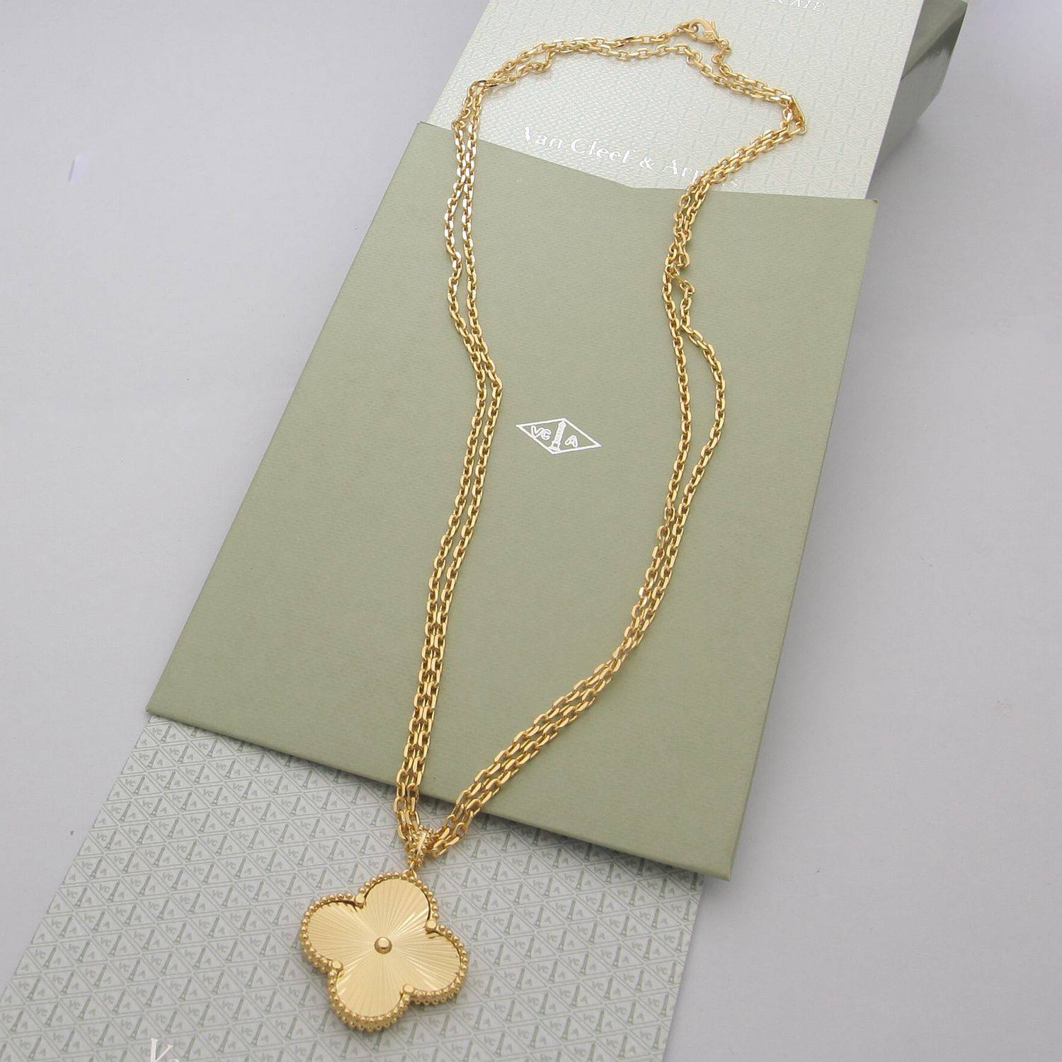 Van Cleef Arpels ヴァン クリーフアーペル レディース ネックレス フリヴォル モチーフネックレス 上品なアクセサリー ゴールド - 画像 2