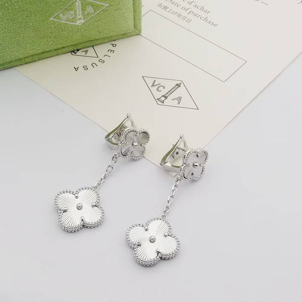 Van Cleef Arpels ヴァン クリーフアーペル レディース ピアス 四つ葉モチーフ ブランドピアス 上品なアクセサリー ゴールド - 画像 3