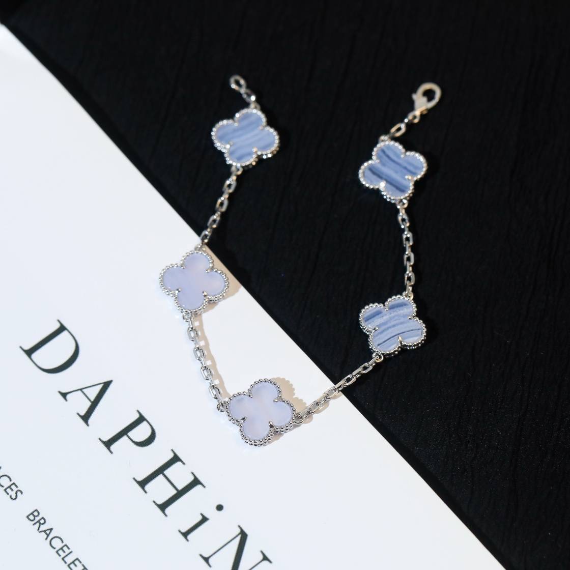 Van Cleef Arpels ヴァン クリーフアーペル レディース ブレスレット 四つ葉モチーフ ブランドブレスレット エレガント シルバー - 画像 9