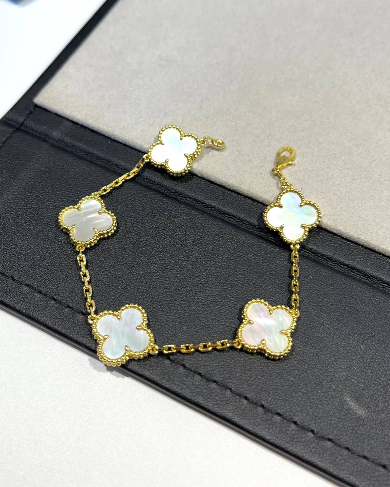 Van Cleef Arpels ヴァン クリーフアーペル レディース ブレスレット マジック アルハンブラ モチーフネックレス ゴールド - 画像 2