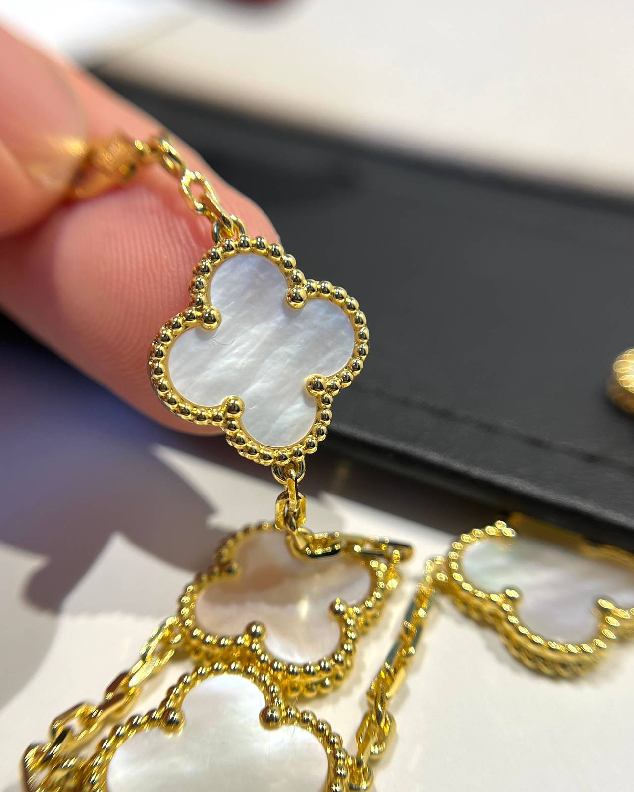 Van Cleef Arpels ヴァン クリーフアーペル レディース ブレスレット マジック アルハンブラ モチーフネックレス ゴールド - 画像 3