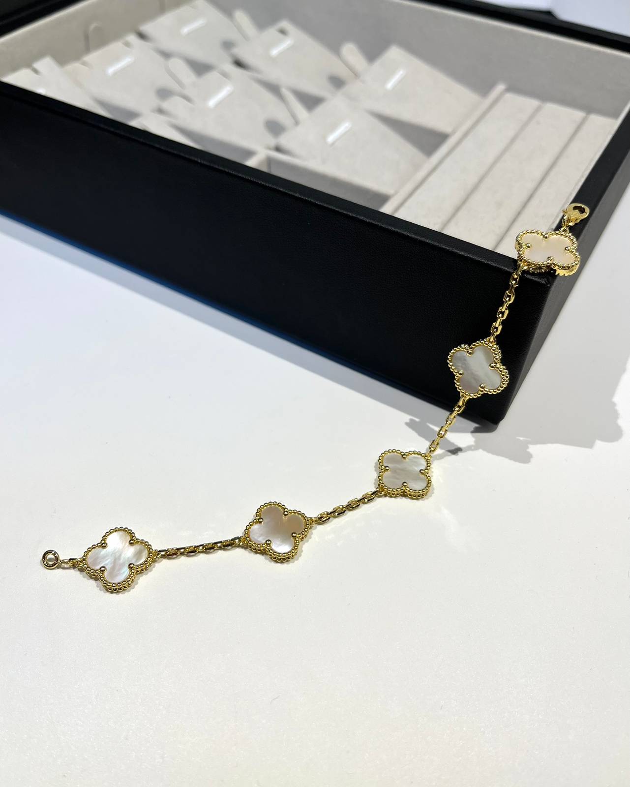 Van Cleef Arpels ヴァン クリーフアーペル レディース ブレスレット マジック アルハンブラ モチーフネックレス ゴールド - 画像 8