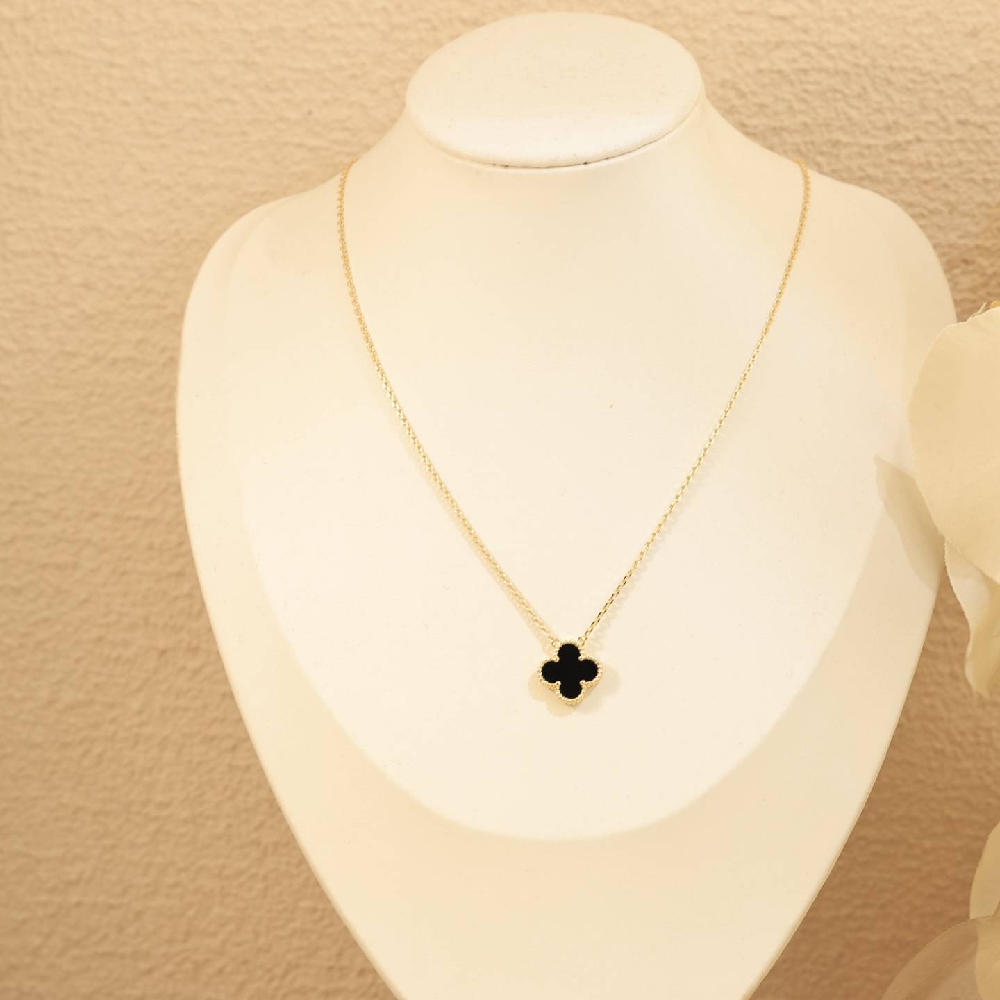 Van Cleef Arpels ヴァン クリーフアーペル レディース ネックレス フリヴォル モチーフネックレス 上品なアクセサリー ゴールド - 画像 2