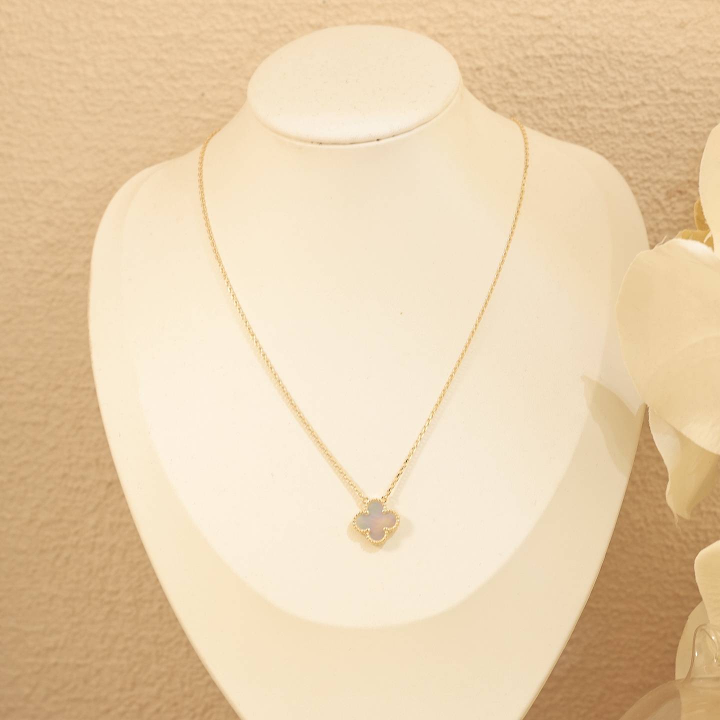 Van Cleef Arpels ヴァン クリーフアーペル レディース ネックレス フリヴォル モチーフネックレス 上品なアクセサリー ゴールド - 画像 3