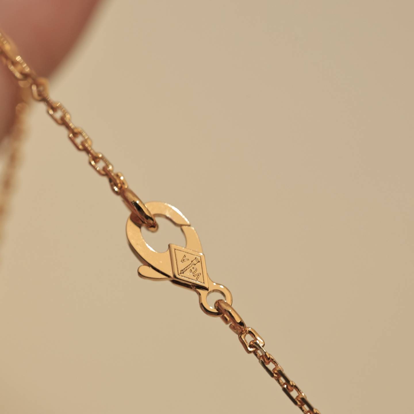 Van Cleef Arpels ヴァン クリーフアーペル レディース ネックレス フリヴォル モチーフネックレス 上品なアクセサリー ゴールド - 画像 5