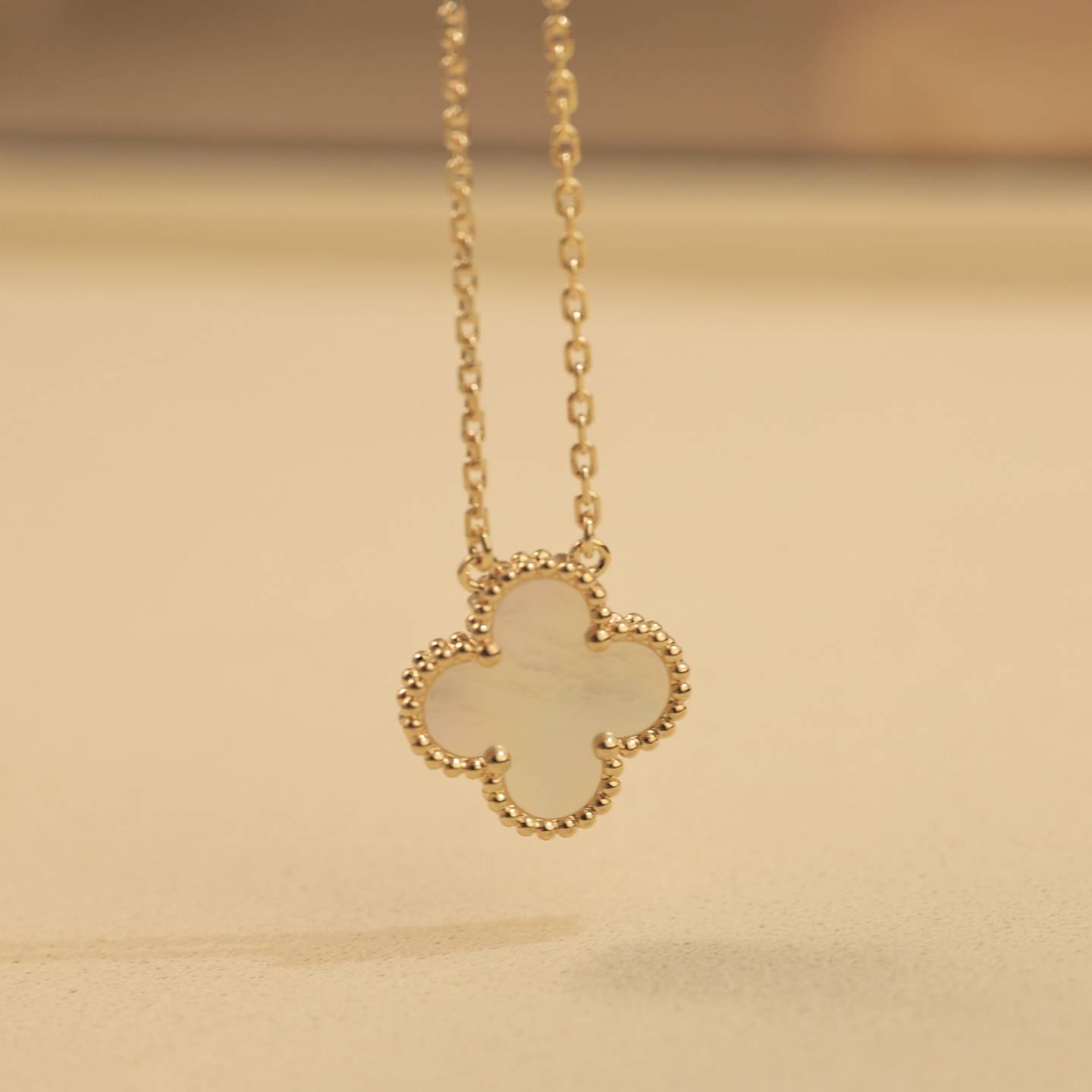 Van Cleef Arpels ヴァン クリーフアーペル レディース ネックレス フリヴォル モチーフネックレス 上品なアクセサリー ゴールド - 画像 6