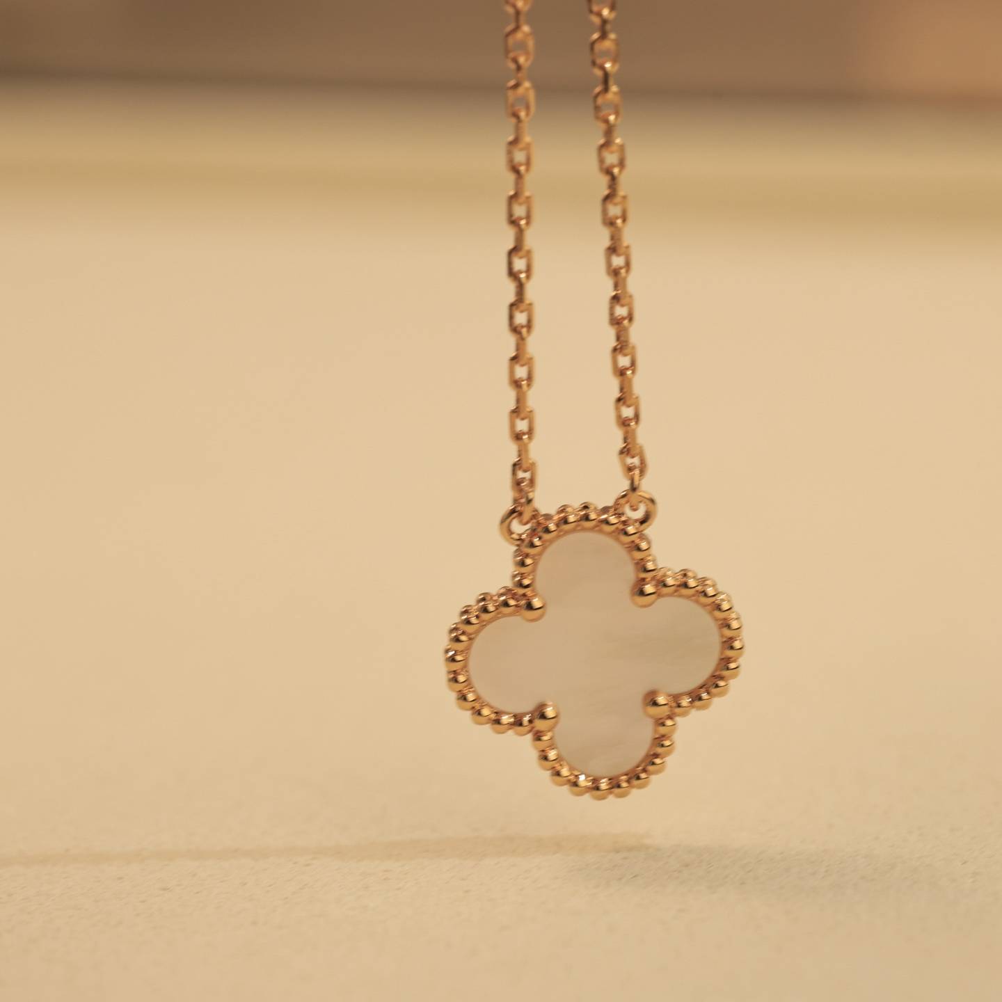 Van Cleef Arpels ヴァン クリーフアーペル レディース ネックレス フリヴォル モチーフネックレス 上品なアクセサリー ゴールド - 画像 8