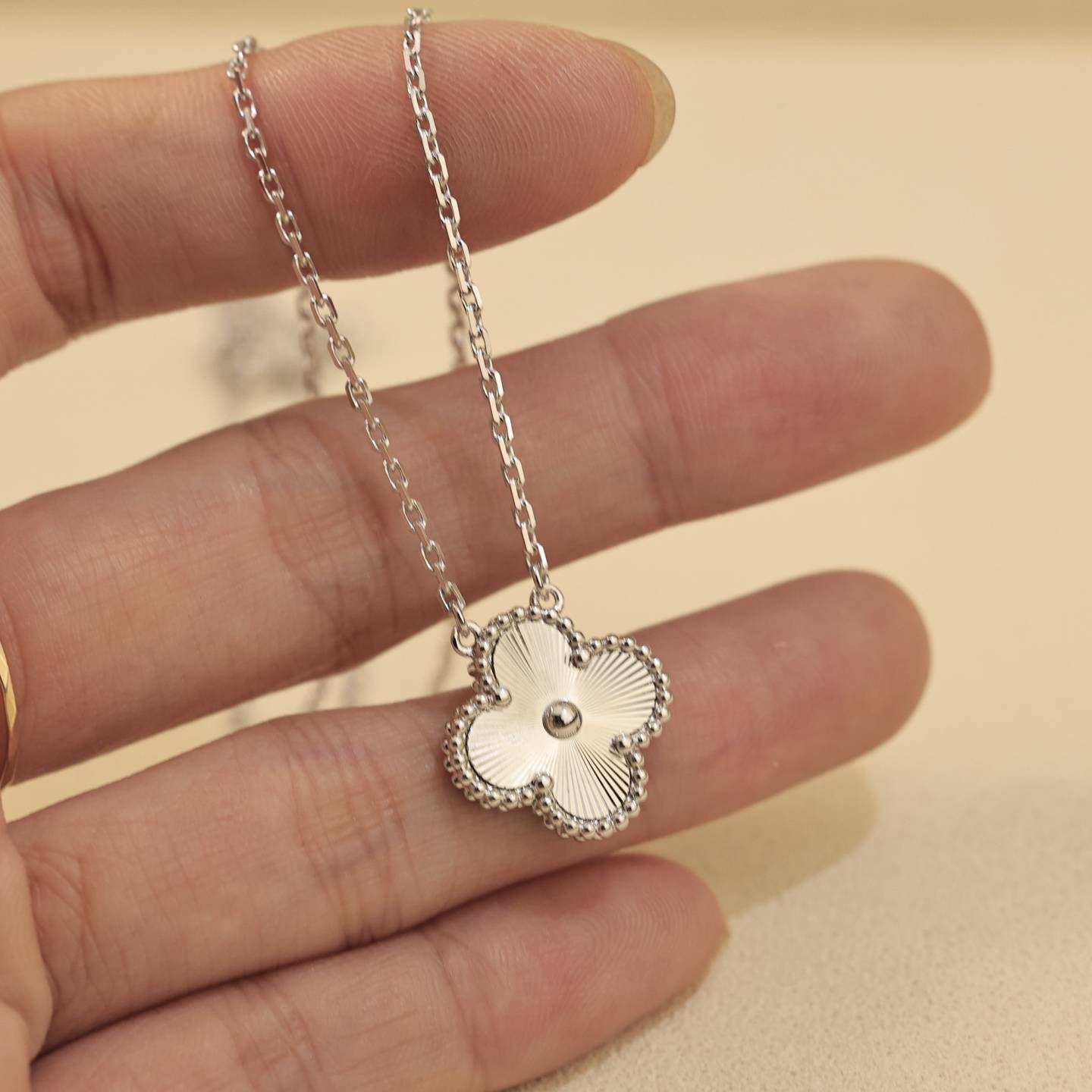 Van Cleef Arpels ヴァン クリーフアーペル レディース ネックレス ブランドネックレス モチーフネックレス ゴールド - 画像 5