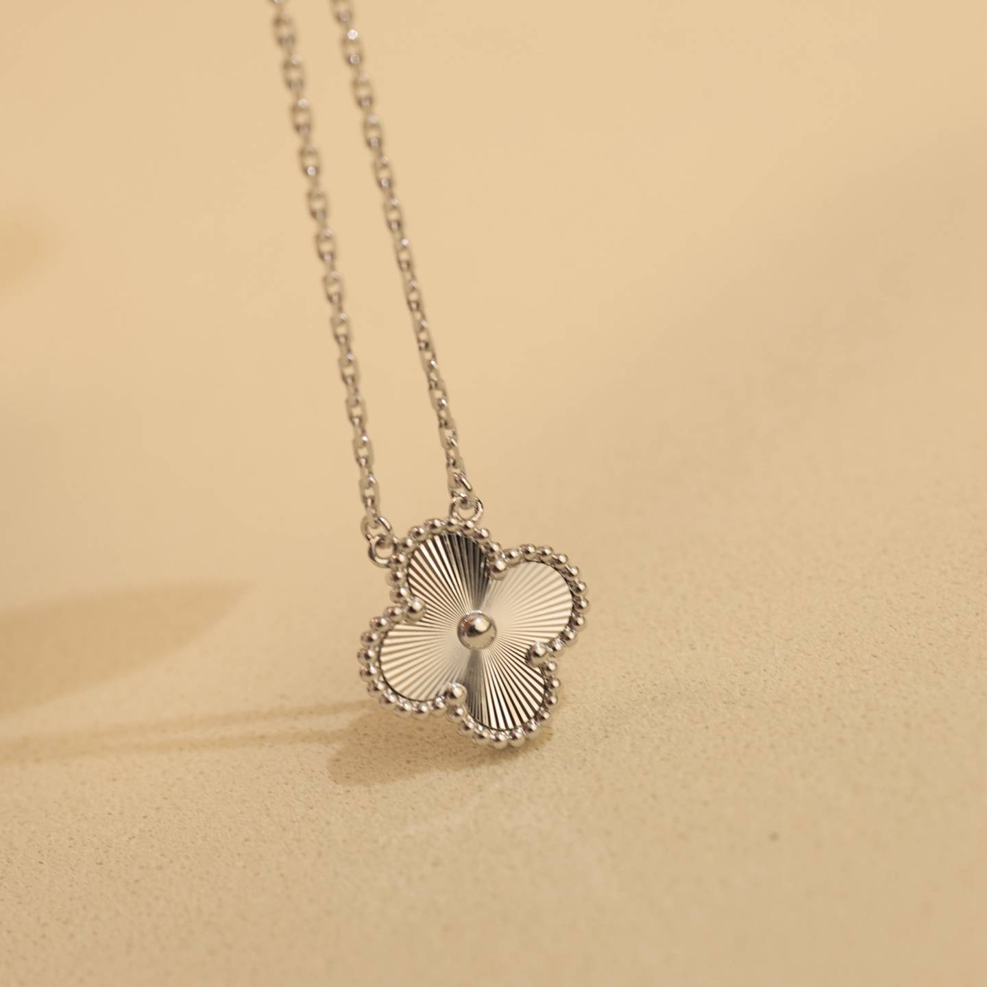 Van Cleef Arpels ヴァン クリーフアーペル レディース ネックレス ブランドネックレス モチーフネックレス ゴールド - 画像 6