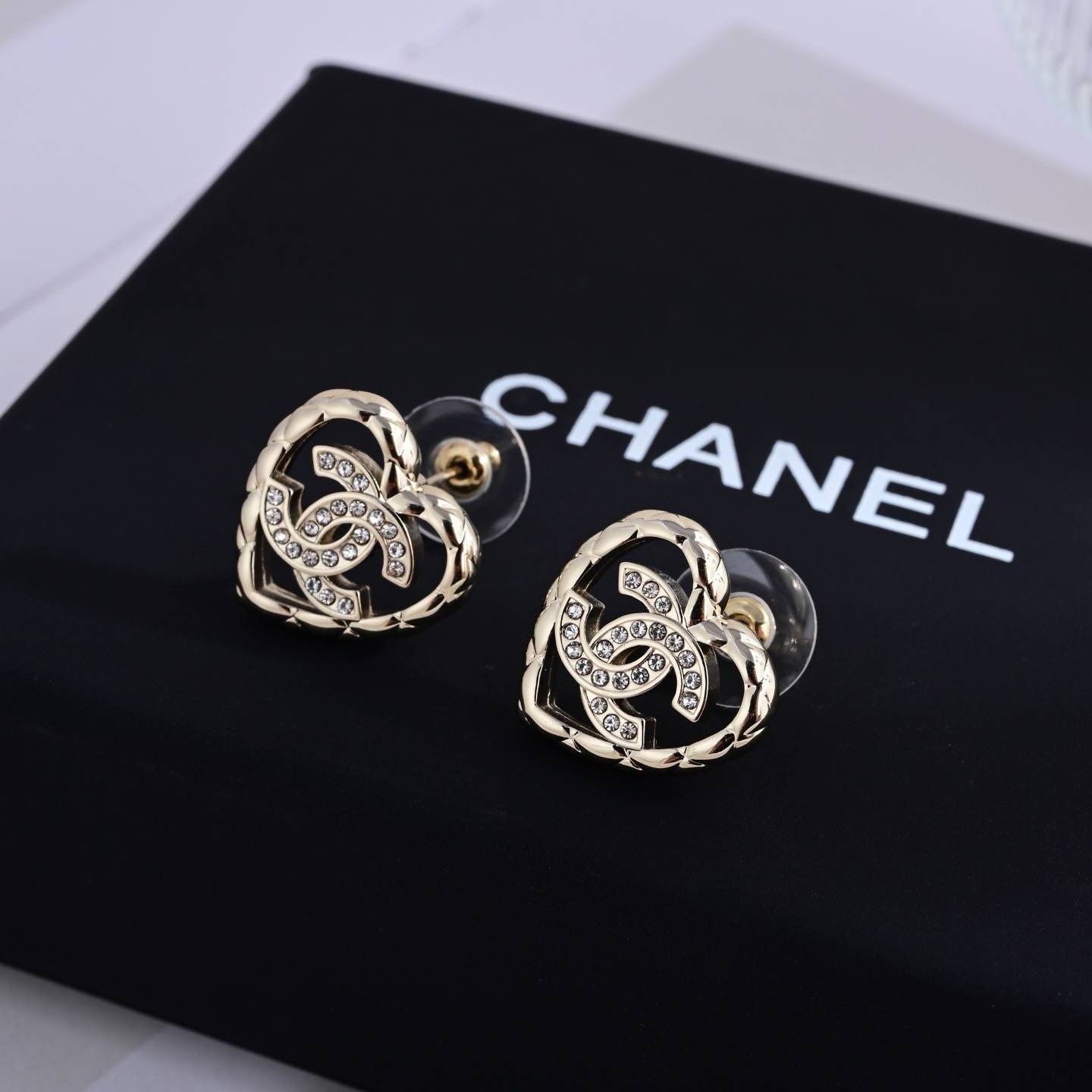 CHANEL シャネル レディース ピアス ロゴプレート ダブルC ブランドピアス 上品なアクセサリー ゴールド - 画像 6