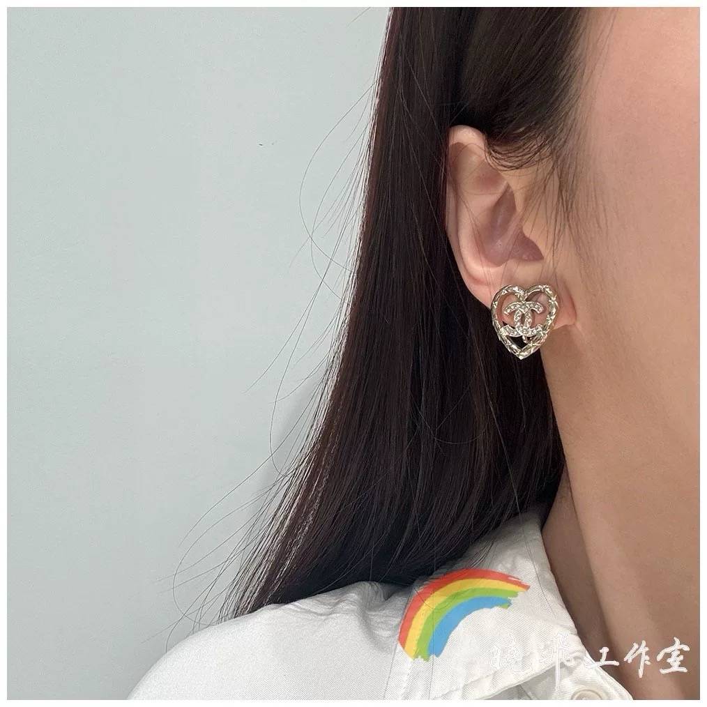 CHANEL シャネル レディース ピアス ロゴプレート ダブルC ブランドピアス 上品なアクセサリー ゴールド - 画像 7