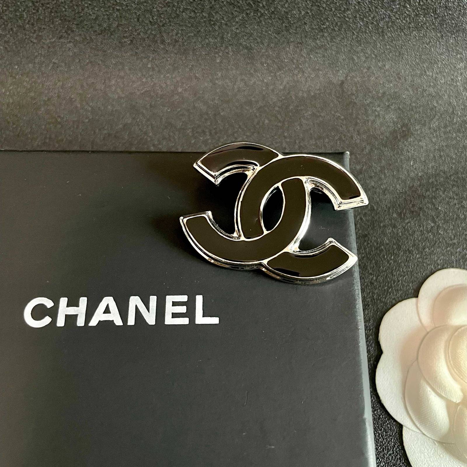 CHANEL シャネル レディース ブローチ CCロゴ ブランドブローチ 上品なアクセサリー ブラック - 画像 3