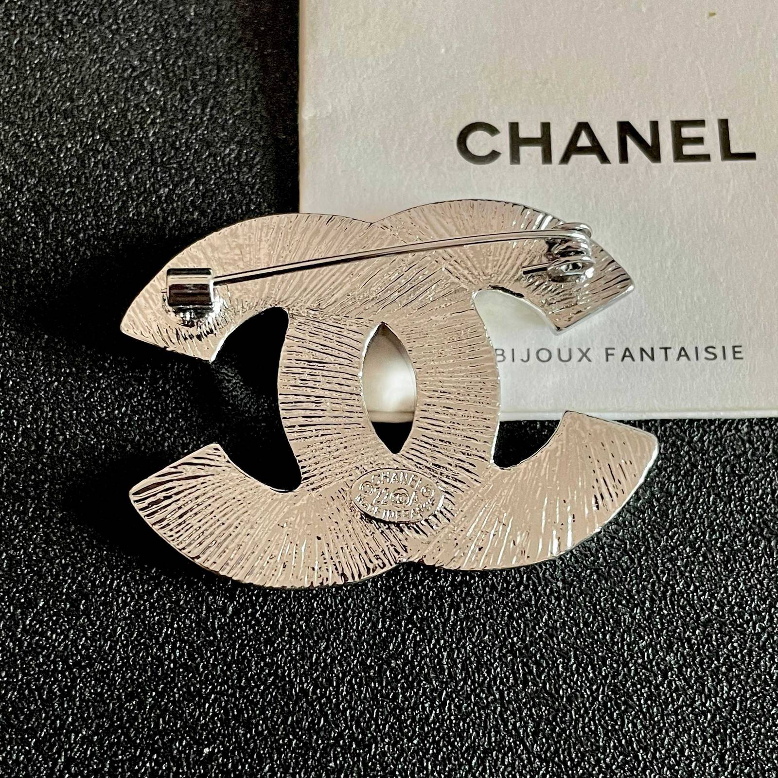 CHANEL シャネル レディース ブローチ CCロゴ ブランドブローチ 上品なアクセサリー ブラック - 画像 5
