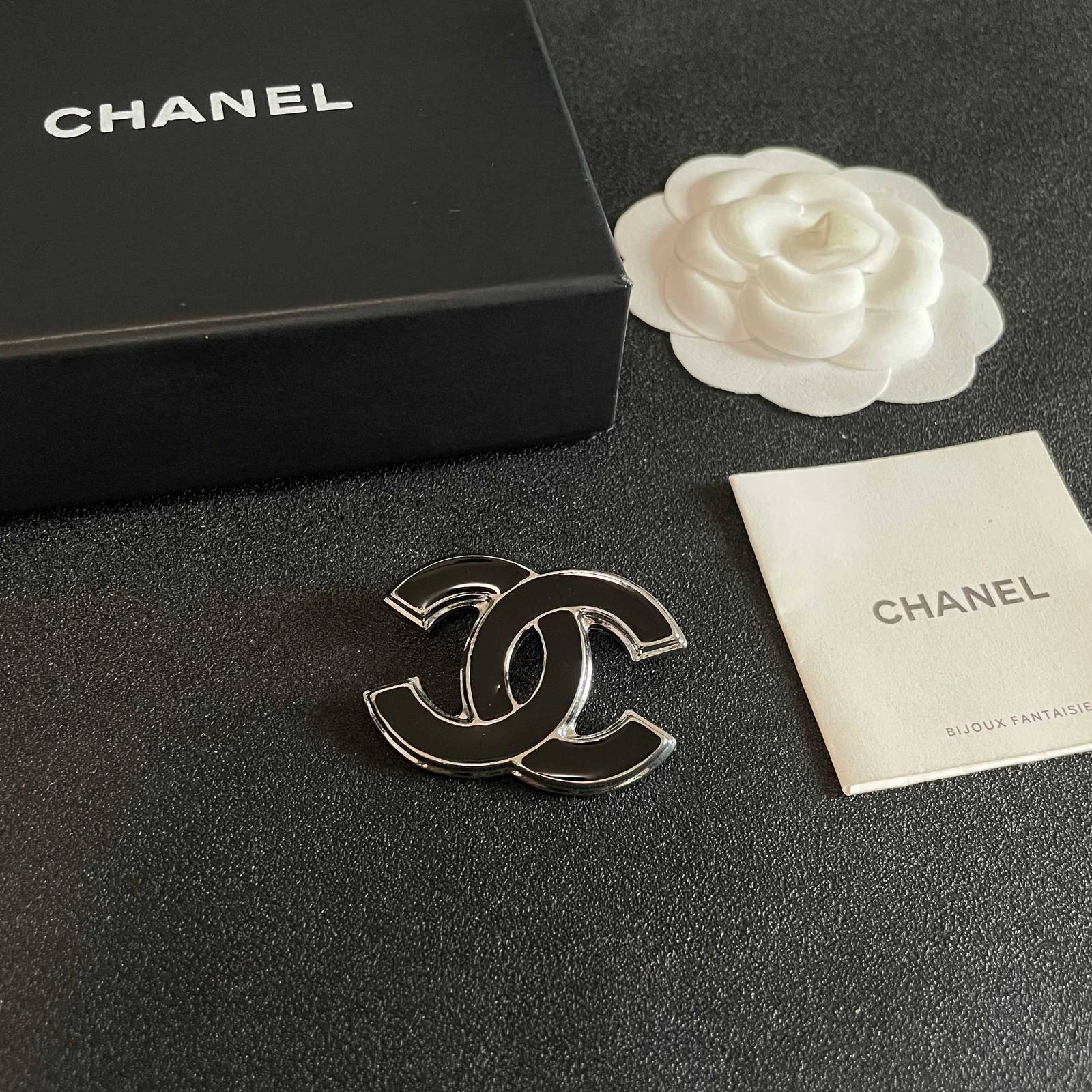 CHANEL シャネル レディース ブローチ CCロゴ ブランドブローチ 上品なアクセサリー ブラック - 画像 6
