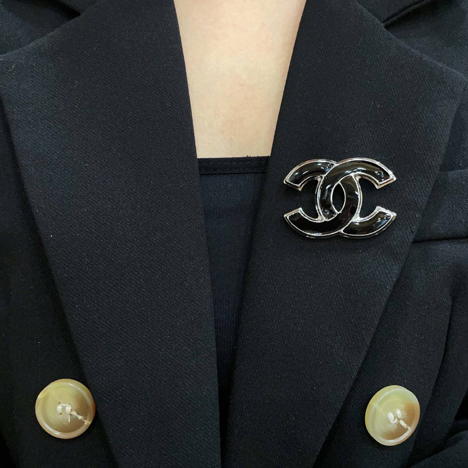 CHANEL シャネル レディース ブローチ CCロゴ ブランドブローチ 上品なアクセサリー ブラック - 画像 9