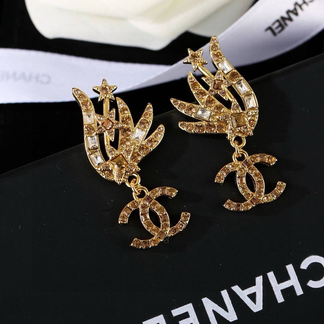CHANEL シャネル レディース ピアス フェザーモチーフ CCロゴ ブランドピアス ゴールド