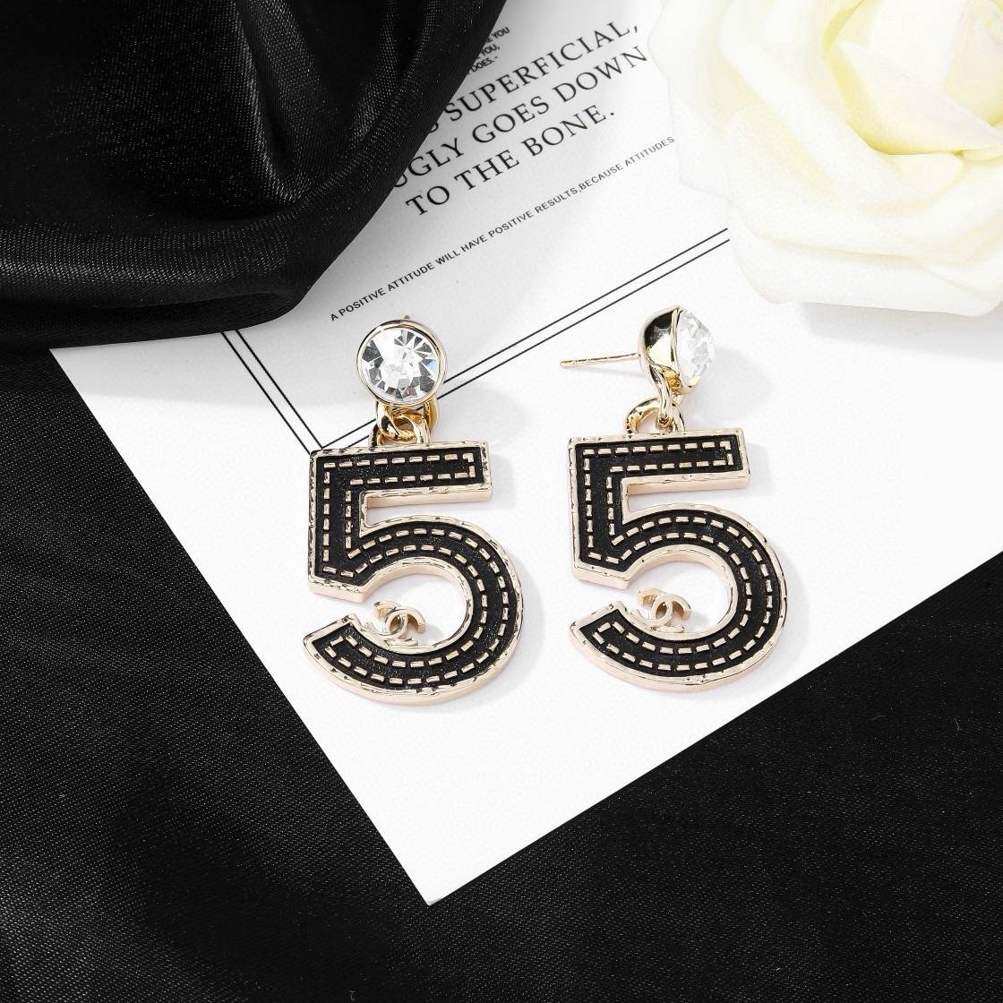 CHANEL シャネル レディース ピアス ロゴピアス ブランドピアス ブランドアクセサリー ゴールド - 画像 2