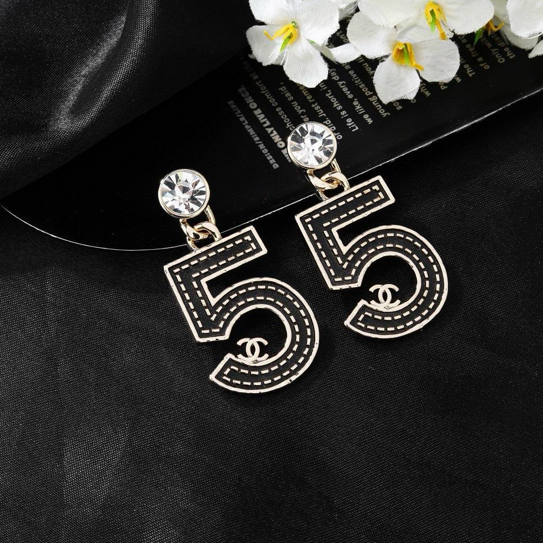 CHANEL シャネル レディース ピアス ロゴピアス ブランドピアス ブランドアクセサリー ゴールド - 画像 3