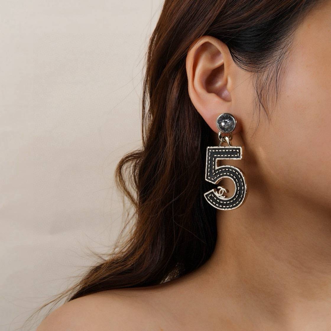 CHANEL シャネル レディース ピアス ロゴピアス ブランドピアス ブランドアクセサリー ゴールド - 画像 9
