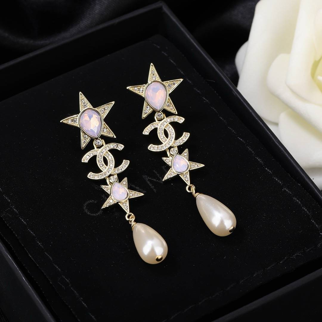 CHANEL シャネル レディース ピアス CCロゴ チェーンモチーフ ブランドピアス 上品なアクセサリー ゴールド