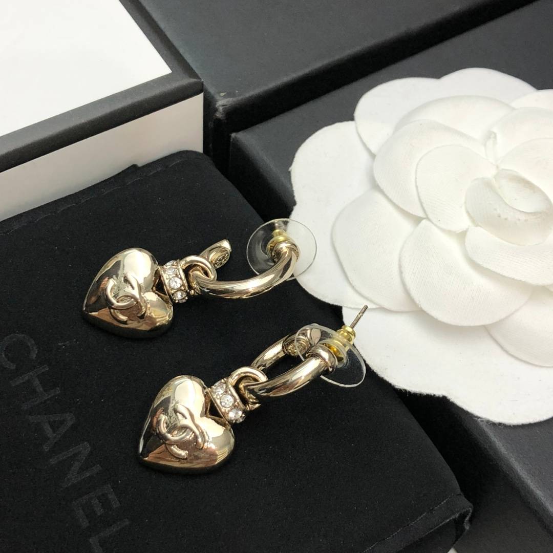 CHANEL シャネル レディース ピアス ロゴプレート ダブルC ブランドピアス 上品なアクセサリー ゴールド - 画像 2