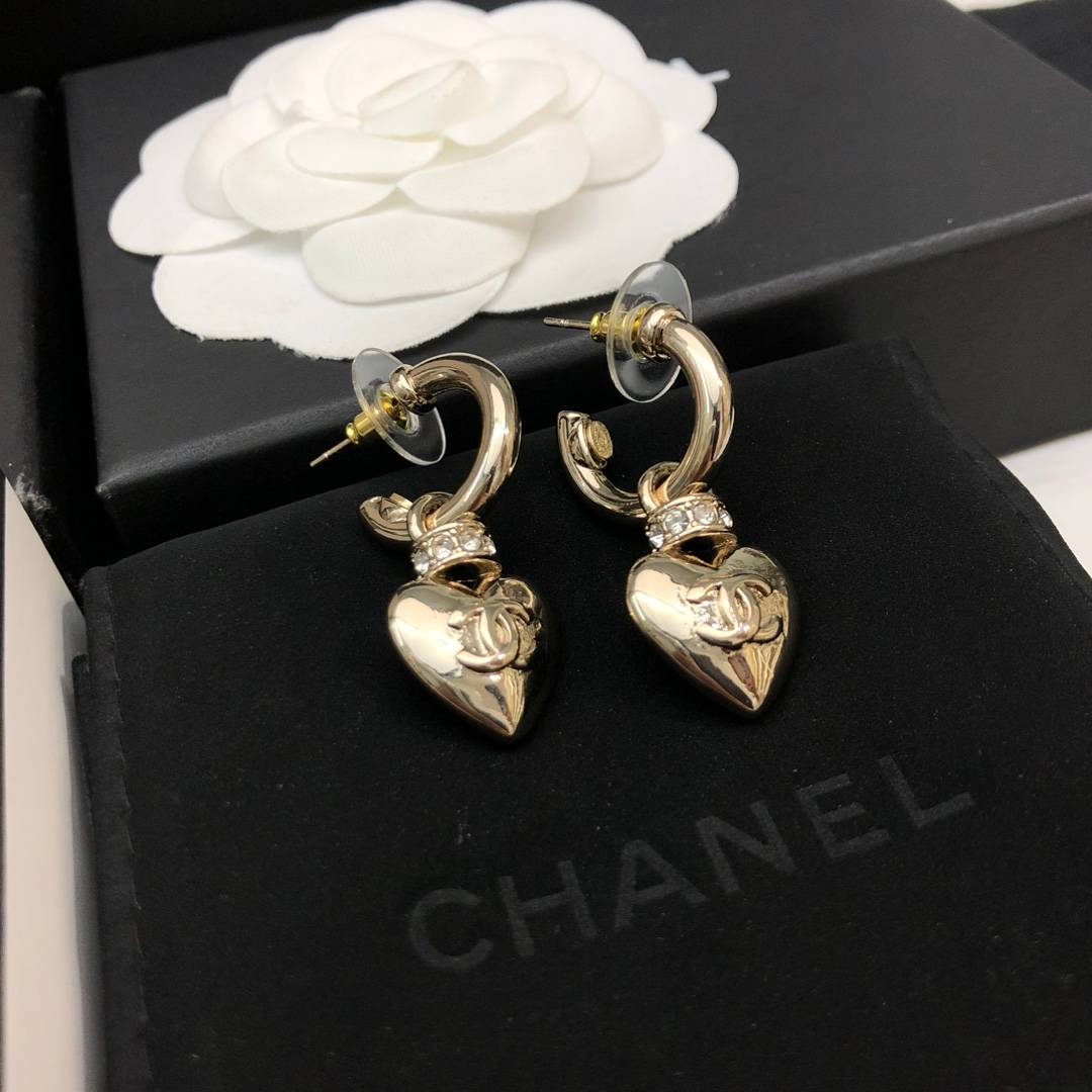 CHANEL シャネル レディース ピアス ロゴプレート ダブルC ブランドピアス 上品なアクセサリー ゴールド - 画像 3