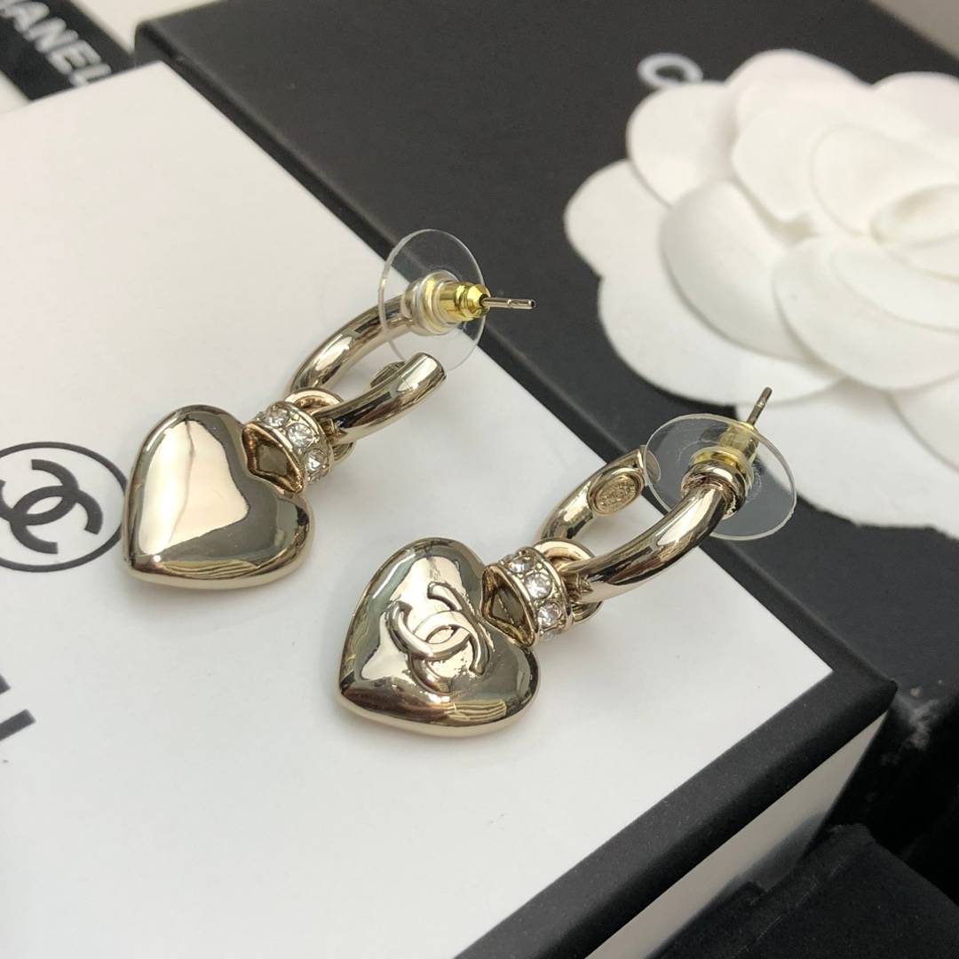 CHANEL シャネル レディース ピアス ロゴプレート ダブルC ブランドピアス 上品なアクセサリー ゴールド - 画像 4