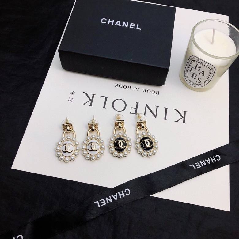 CHANEL シャネル レディース ピアス CCロゴ パール チェーンモチーフ ブランドピアス 上品なアクセサリー ゴールド