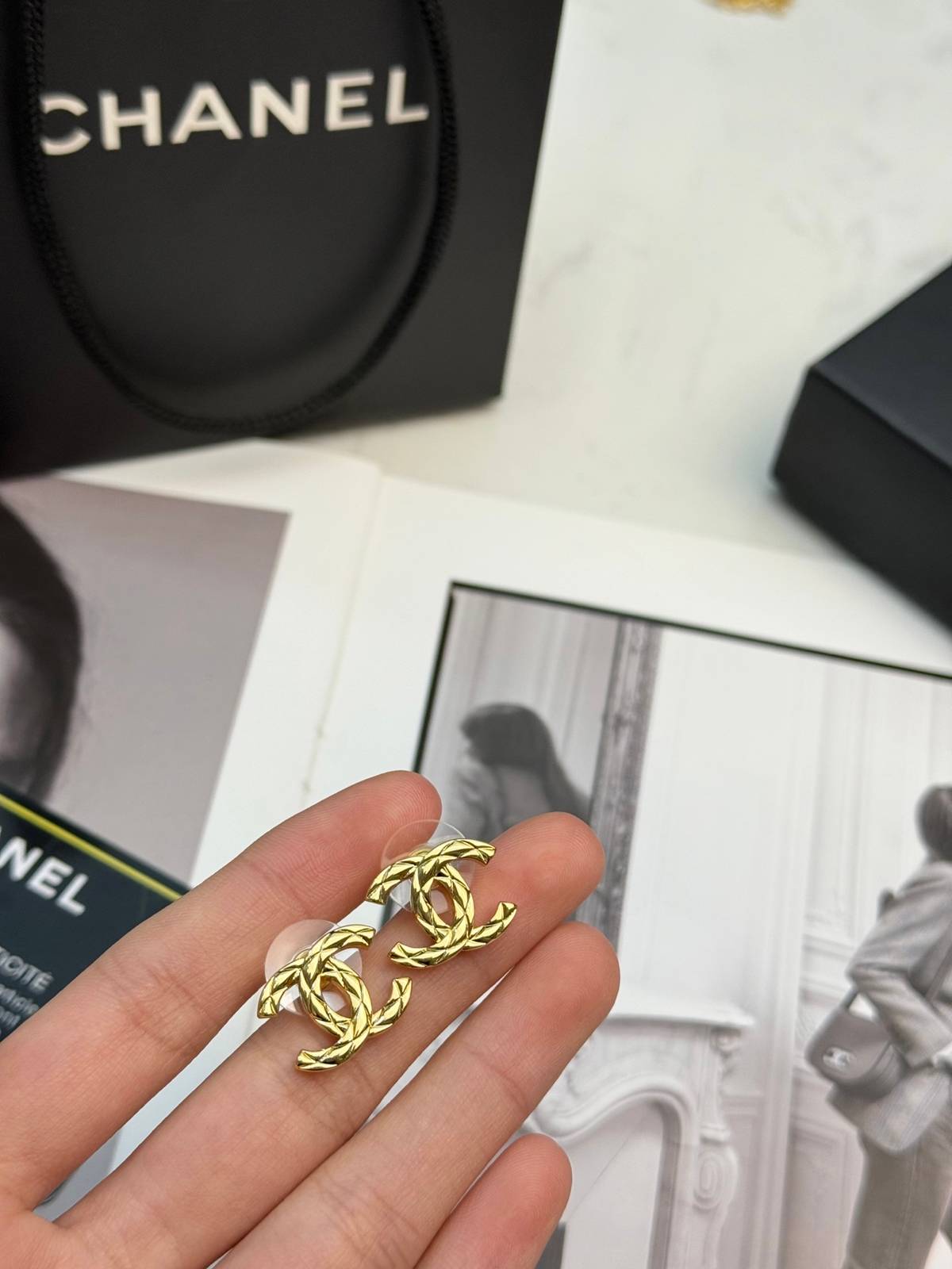 CHANEL シャネル レディース ピアス CCロゴ ブランドピアス 上品なアクセサリー ゴールド - 画像 5