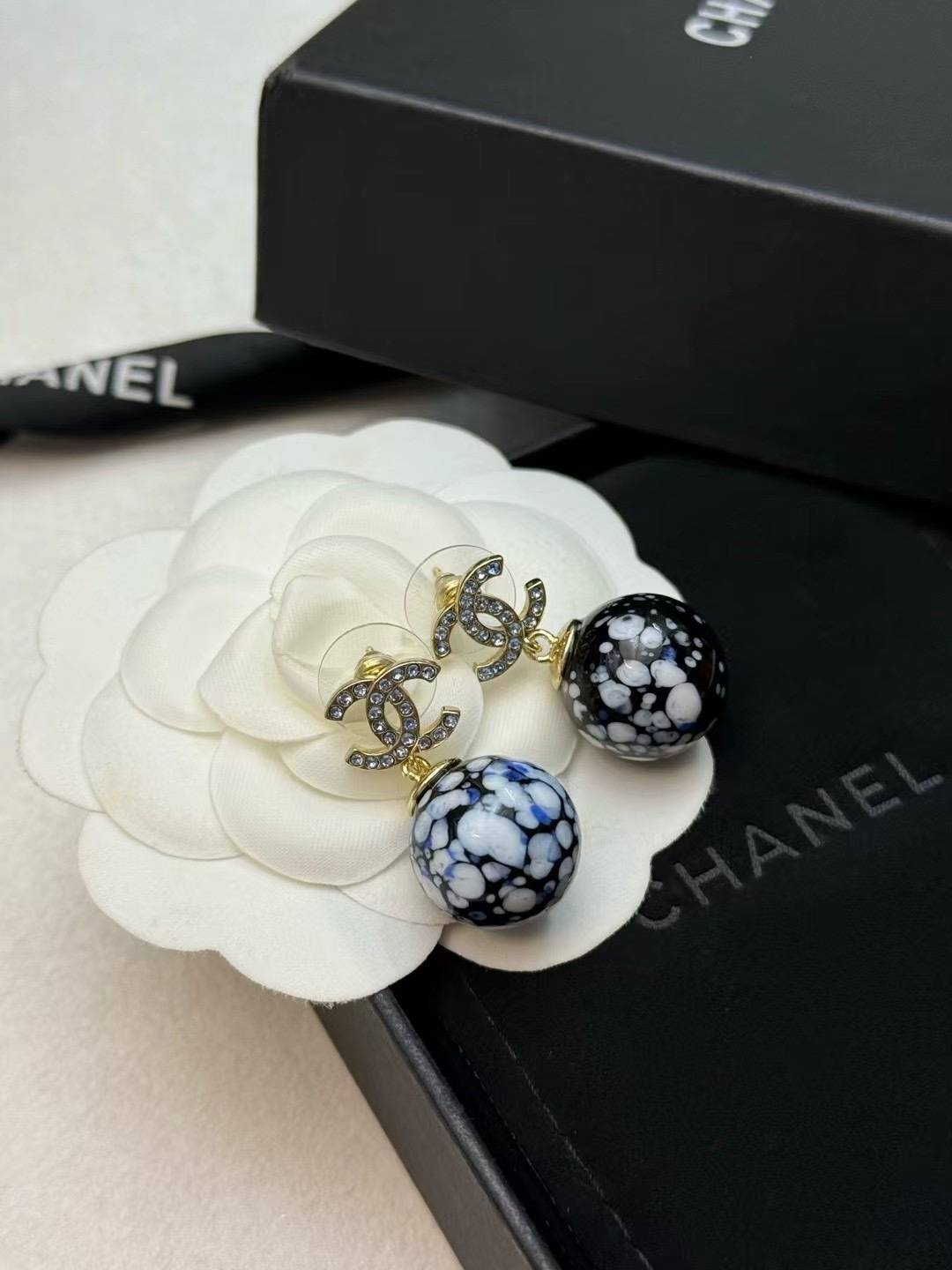 CHANEL シャネル レディース ピアス ダブルC チェーンモチーフ ブランドピアス ココマーク アクセサリー ブラック - 画像 2