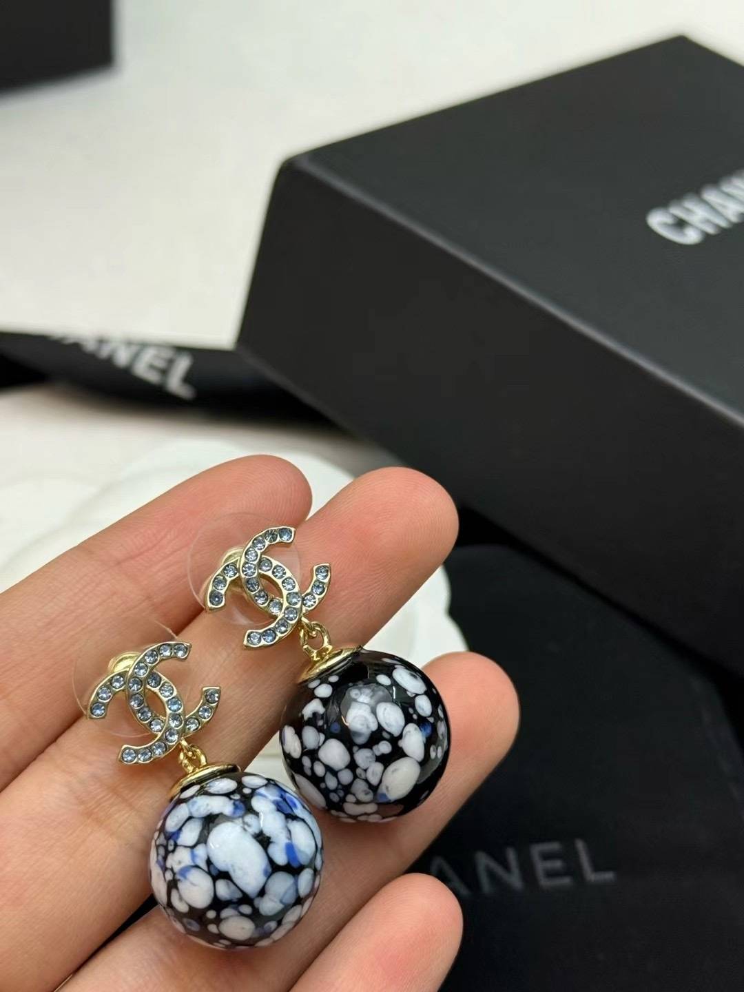 CHANEL シャネル レディース ピアス ダブルC チェーンモチーフ ブランドピアス ココマーク アクセサリー ブラック - 画像 5