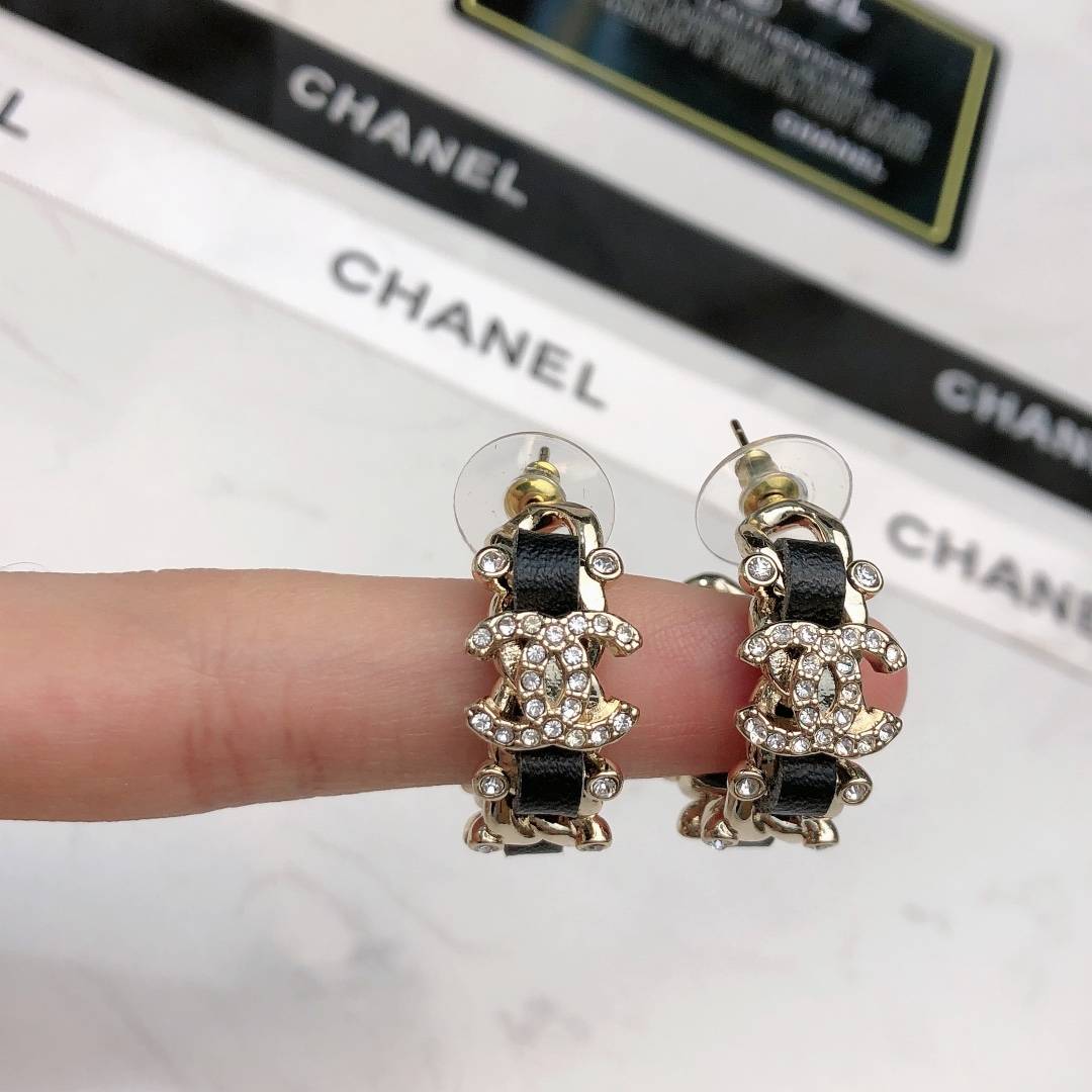 CHANEL シャネル レディース ピアス ロゴプレート ダブルC ブランドピアス 上品なアクセサリー ゴールド - 画像 3