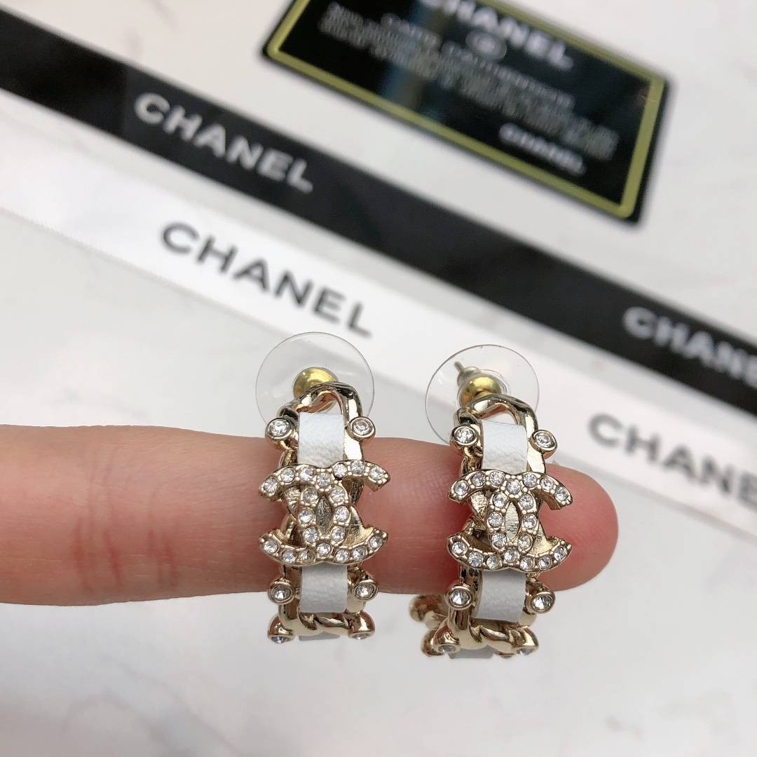 CHANEL シャネル レディース ピアス ロゴプレート ダブルC ブランドピアス 上品なアクセサリー ゴールド - 画像 6
