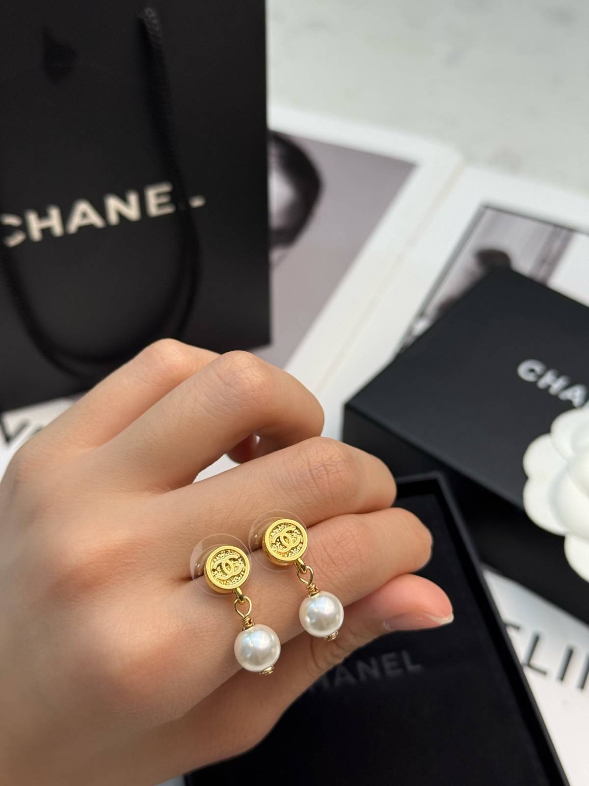 CHANEL シャネル レディース ピアス CCロゴ パール ブランドピアス 上品なアクセサリー ゴールド - 画像 2