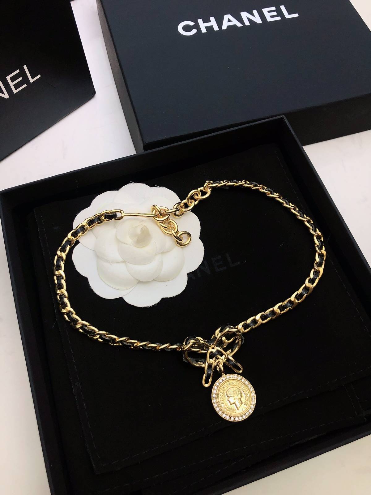 CHANEL シャネル レディース ネックレス ロゴプレート ブランドネックレス ゴールド - 画像 2