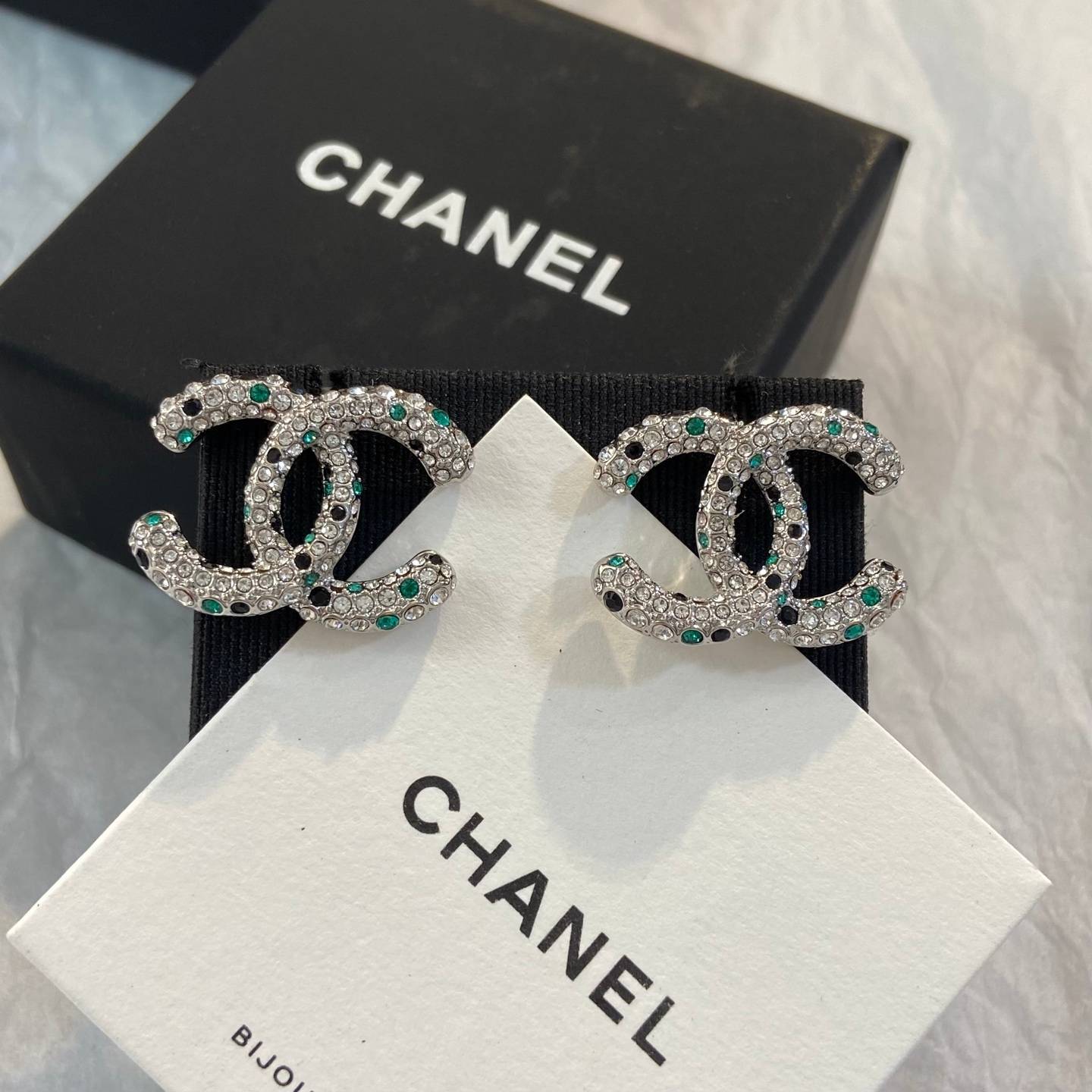 CHANEL シャネル レディース ピアス CCロゴ ダブルC ブランドピアス 上品なアクセサリー ホワイト