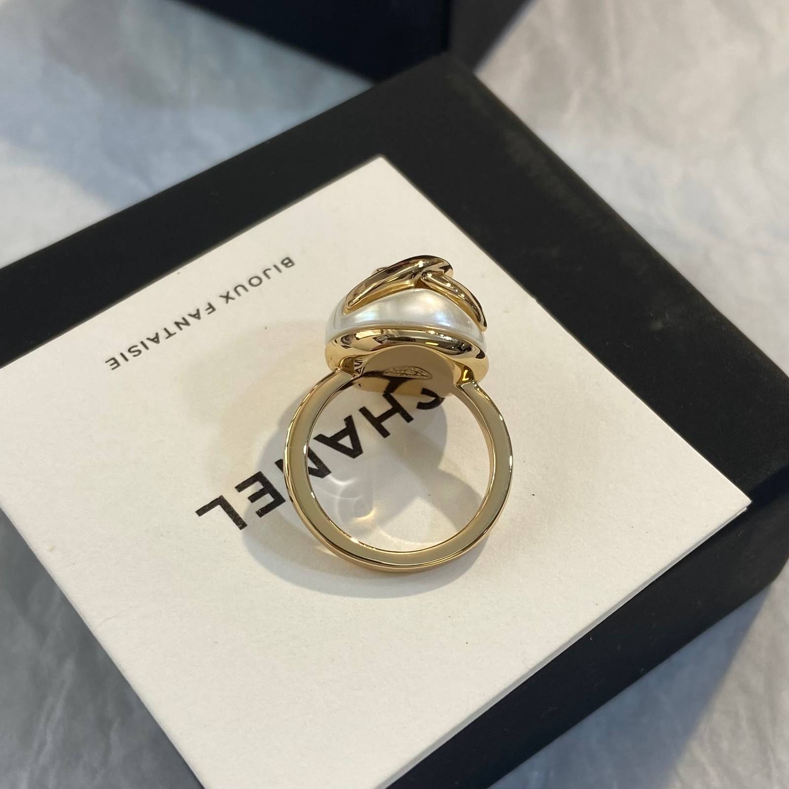 CHANEL シャネル レディース ピアス ダブルC ロゴプレート 上品なアクセサリー ブラック - 画像 3