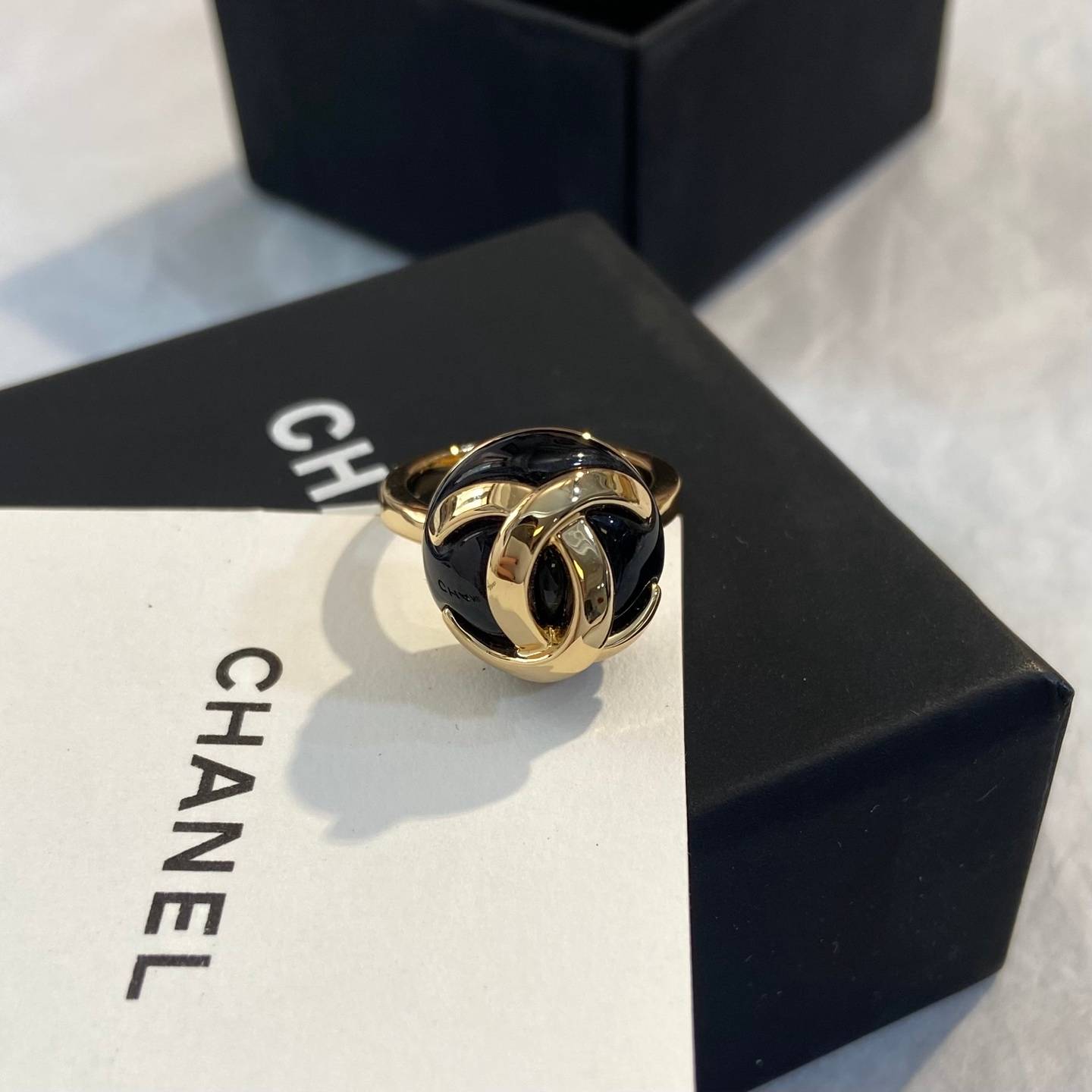 CHANEL シャネル レディース ピアス ダブルC ロゴプレート 上品なアクセサリー ブラック - 画像 5